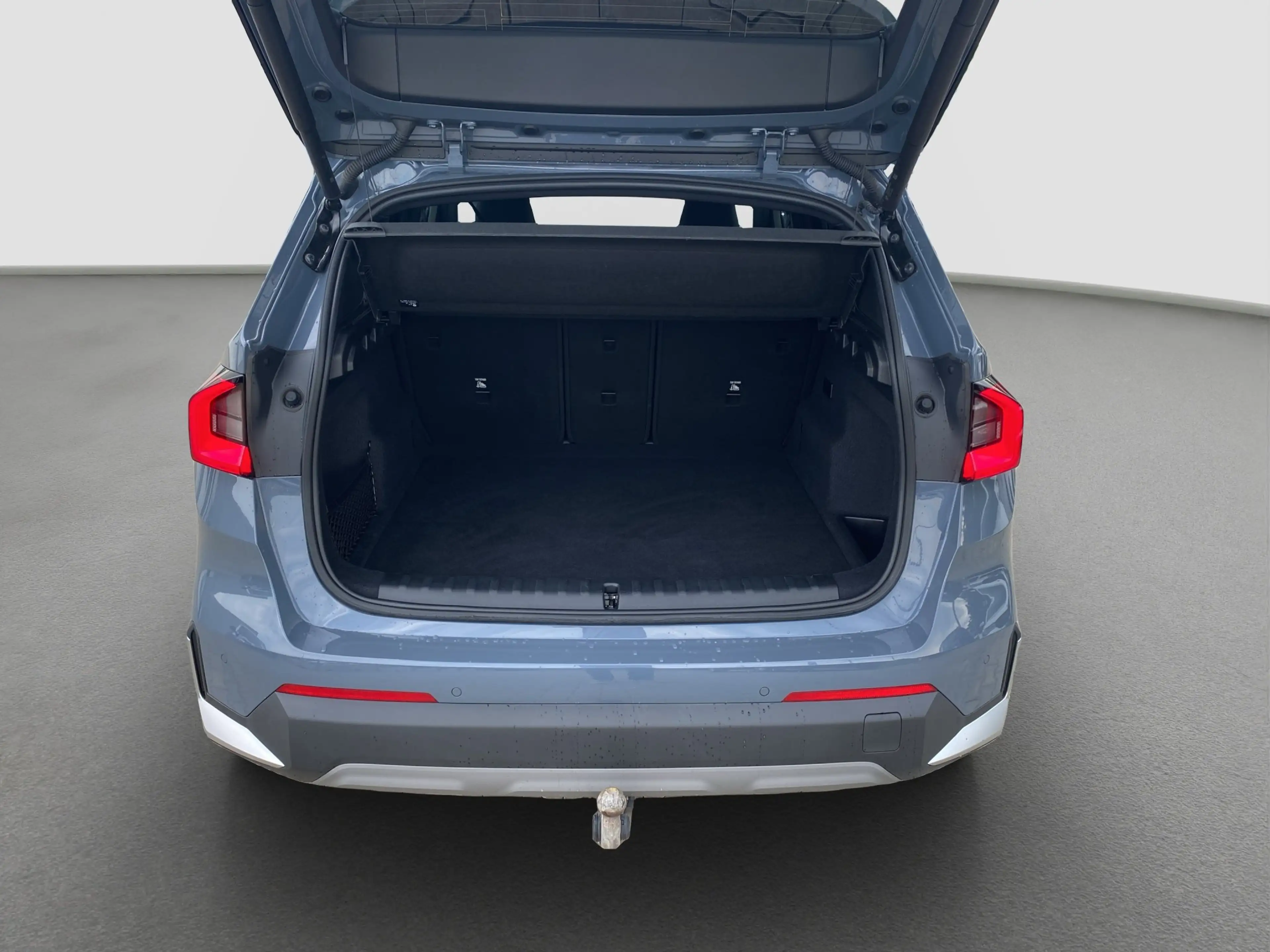 BMW X1 XDRIVE25E ACC LED SpurAss 360° AHK HUD HiFi — photo 10