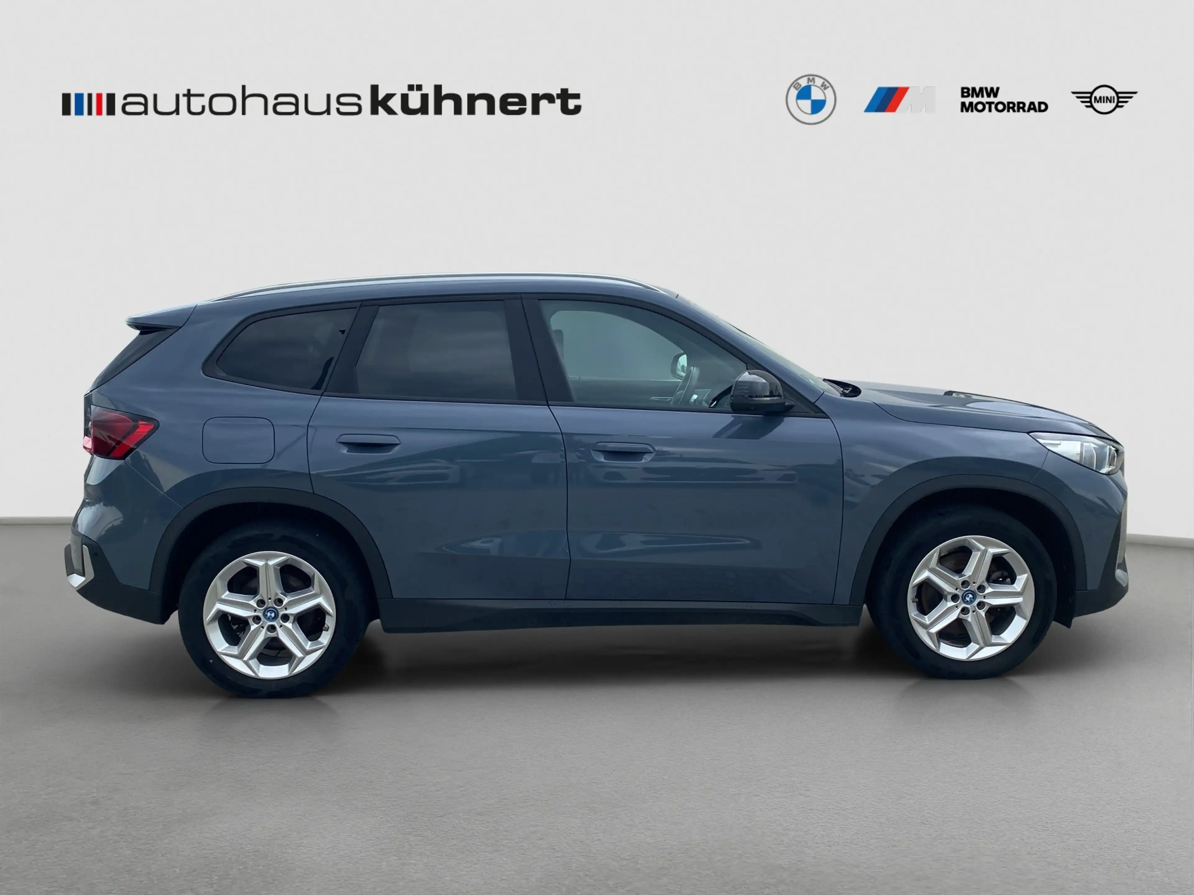 BMW X1 XDRIVE25E ACC LED SpurAss 360° AHK HUD HiFi — photo 8
