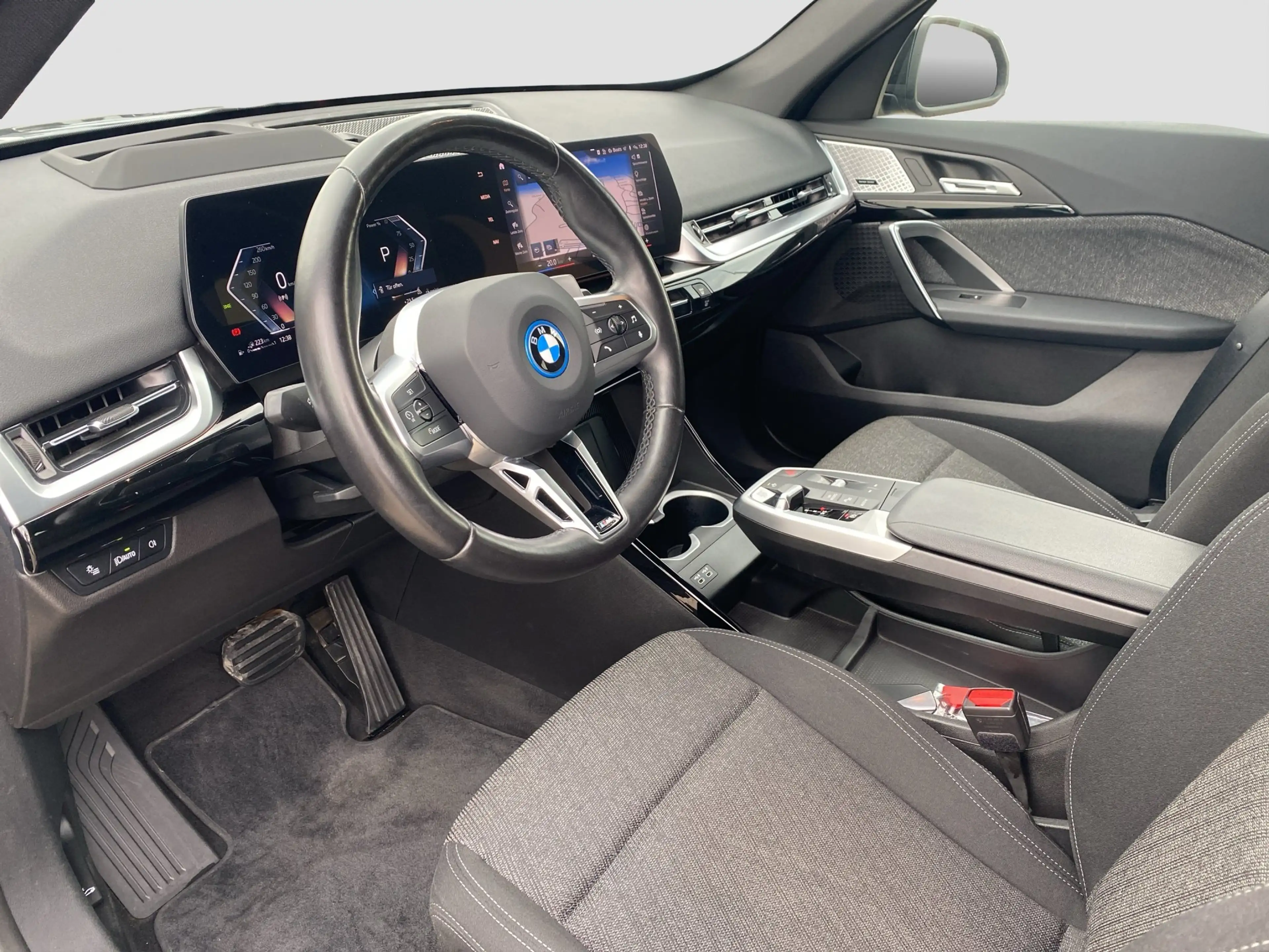BMW X1 XDRIVE25E ACC LED SpurAss 360° AHK HUD HiFi — photo 11