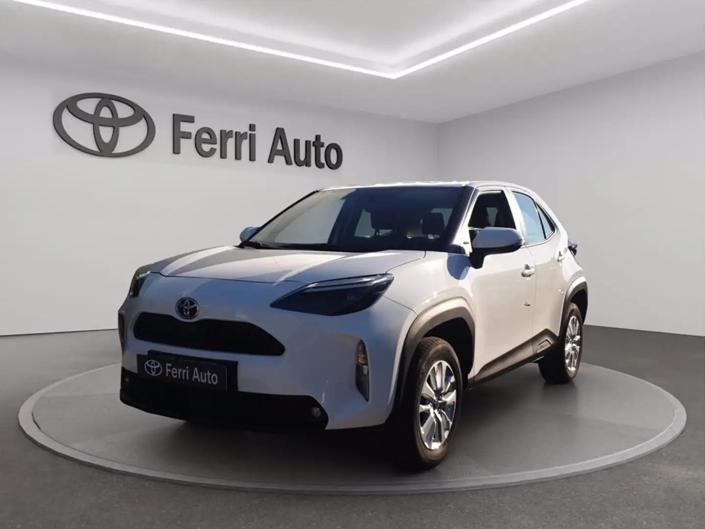 Toyota Yaris Cross 1.5h active fwd 116cv e-cvt Белый - 1