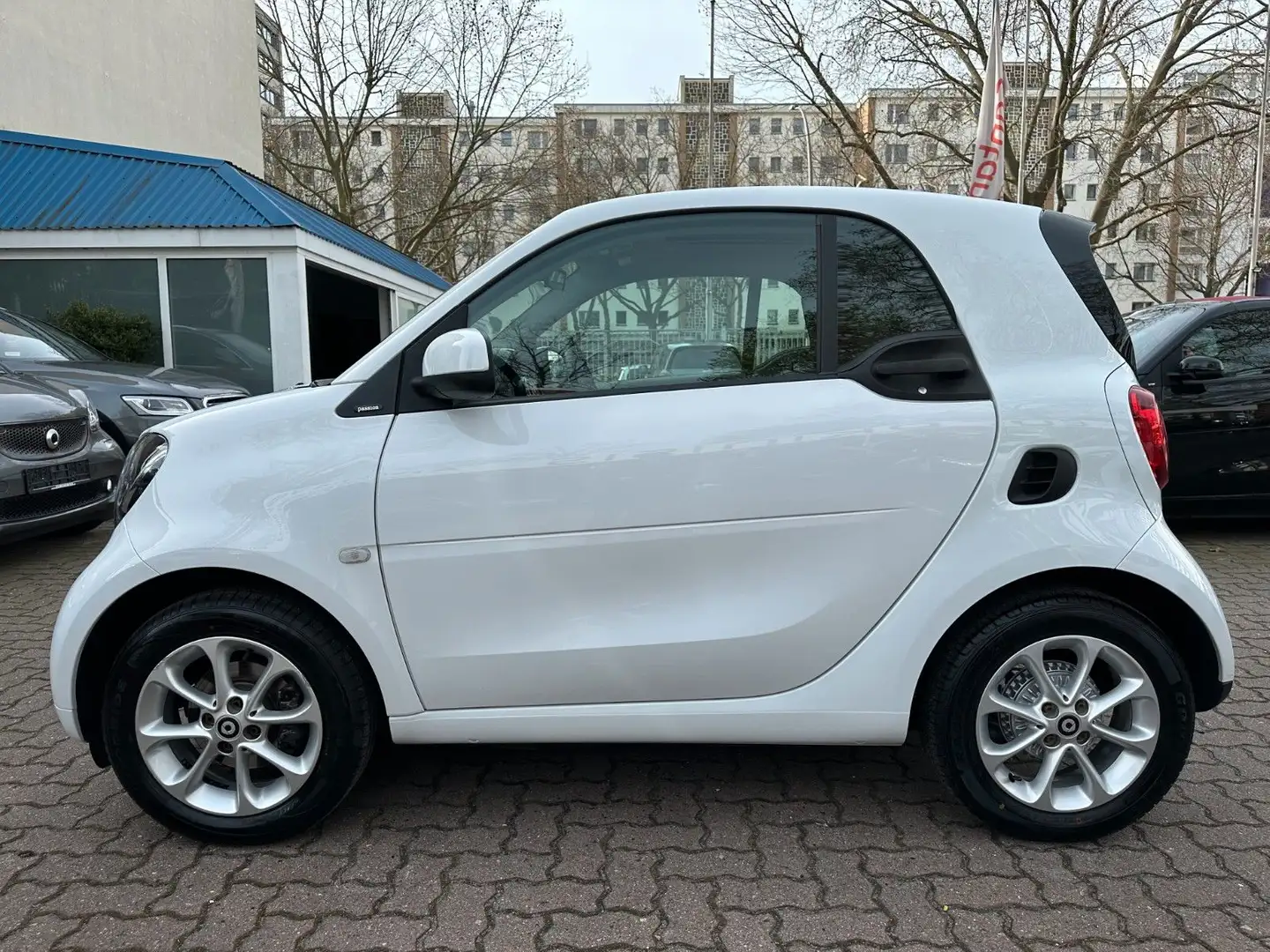 smart forTwo fortwo TWINAMIC passion DCT*PANORAMA*SHZ*NAVI* White - 2