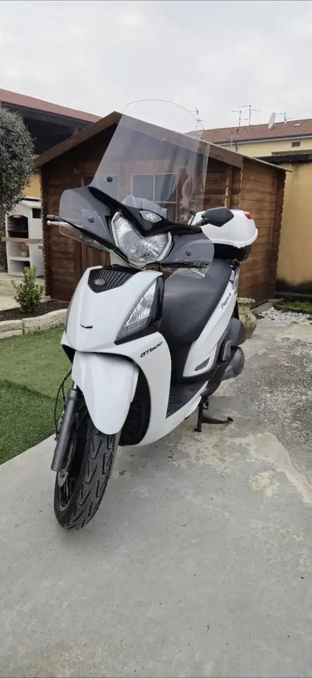 Kymco People GT300i