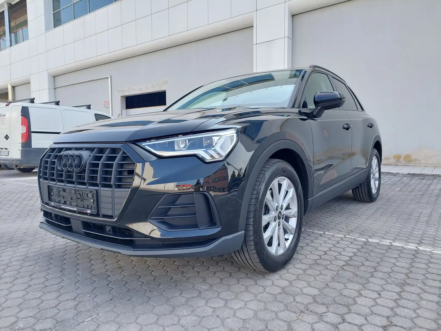 Audi Q3 S TRONIK NAVI LED KAMERA CERCHIO 18 Nero - 2