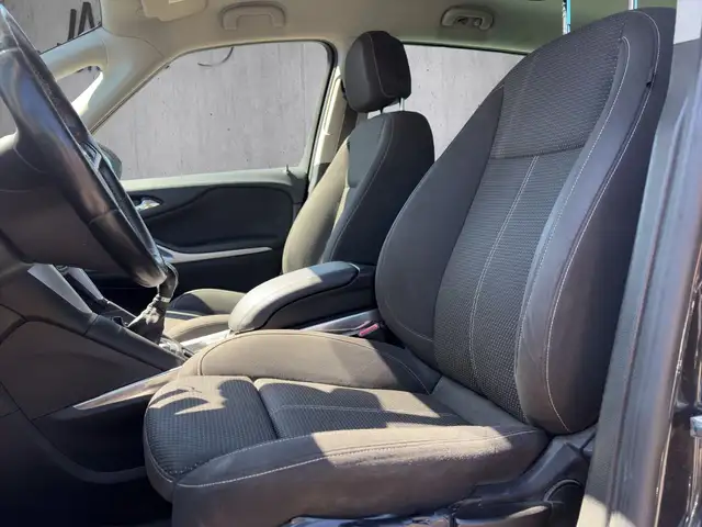Opel Zafira view 9