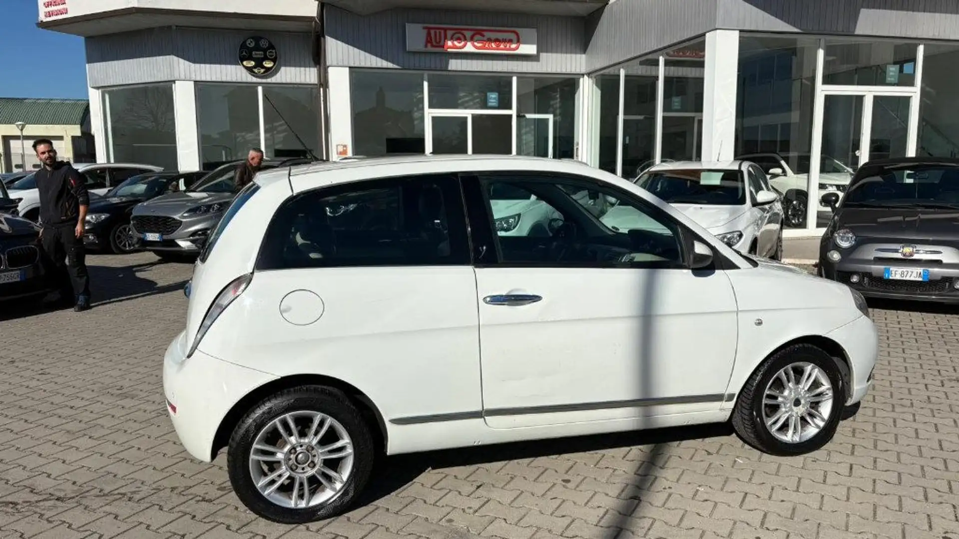 Lancia Ypsilon 1.3 MJT 75 CV Platino IDONEA NEOPATENTATI Blanc - 2