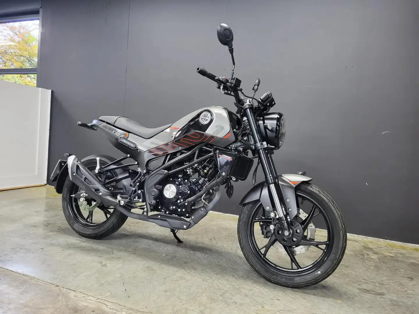 Benelli Leoncino 125 (BTW) (A1, B-rijbewijs) - 1