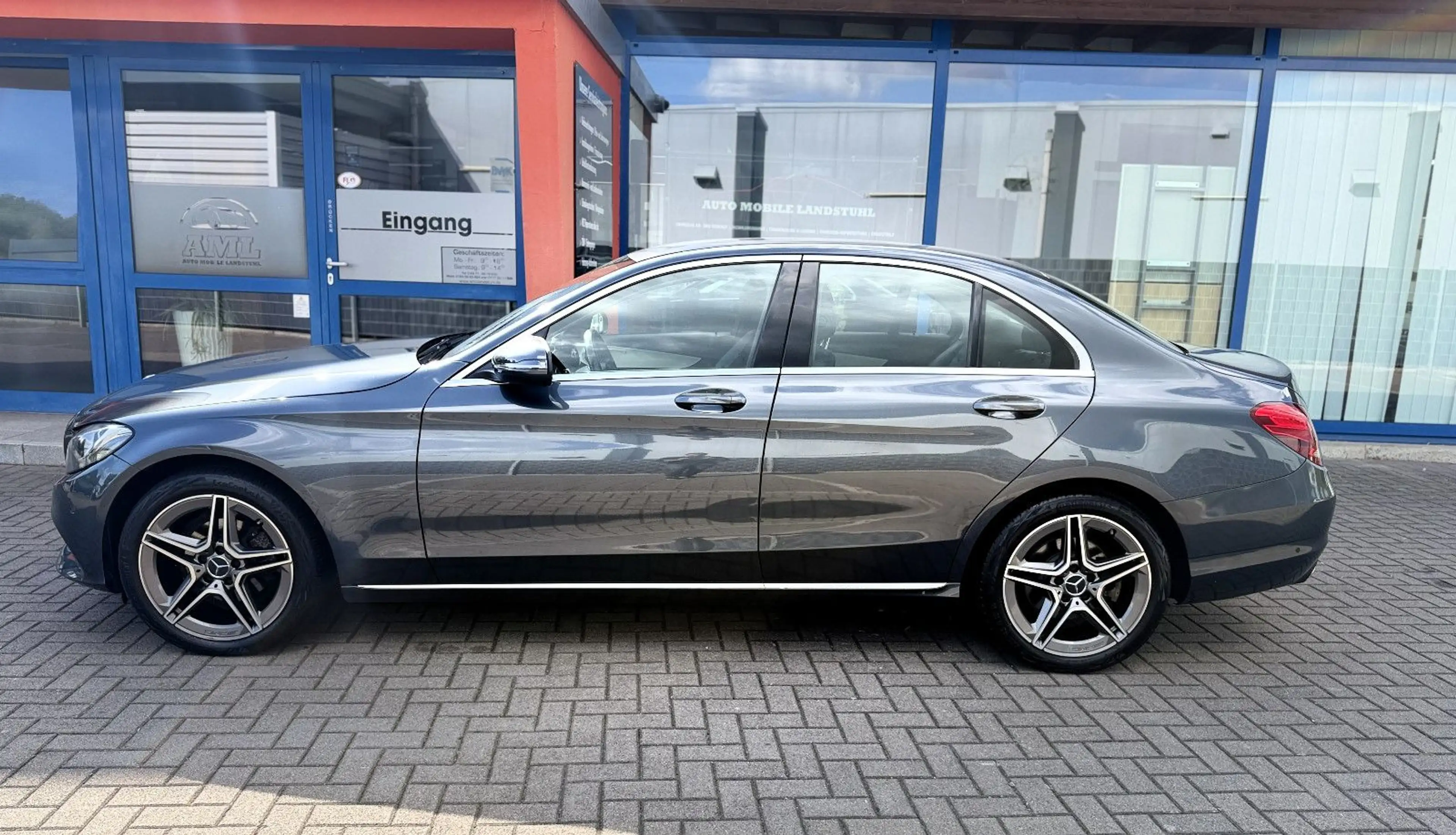 Mercedes-Benz C 180 *AMG*LED*NAVI*LEDER*TEMPOMAT*SITZHZ*PDC*18" — photo 6