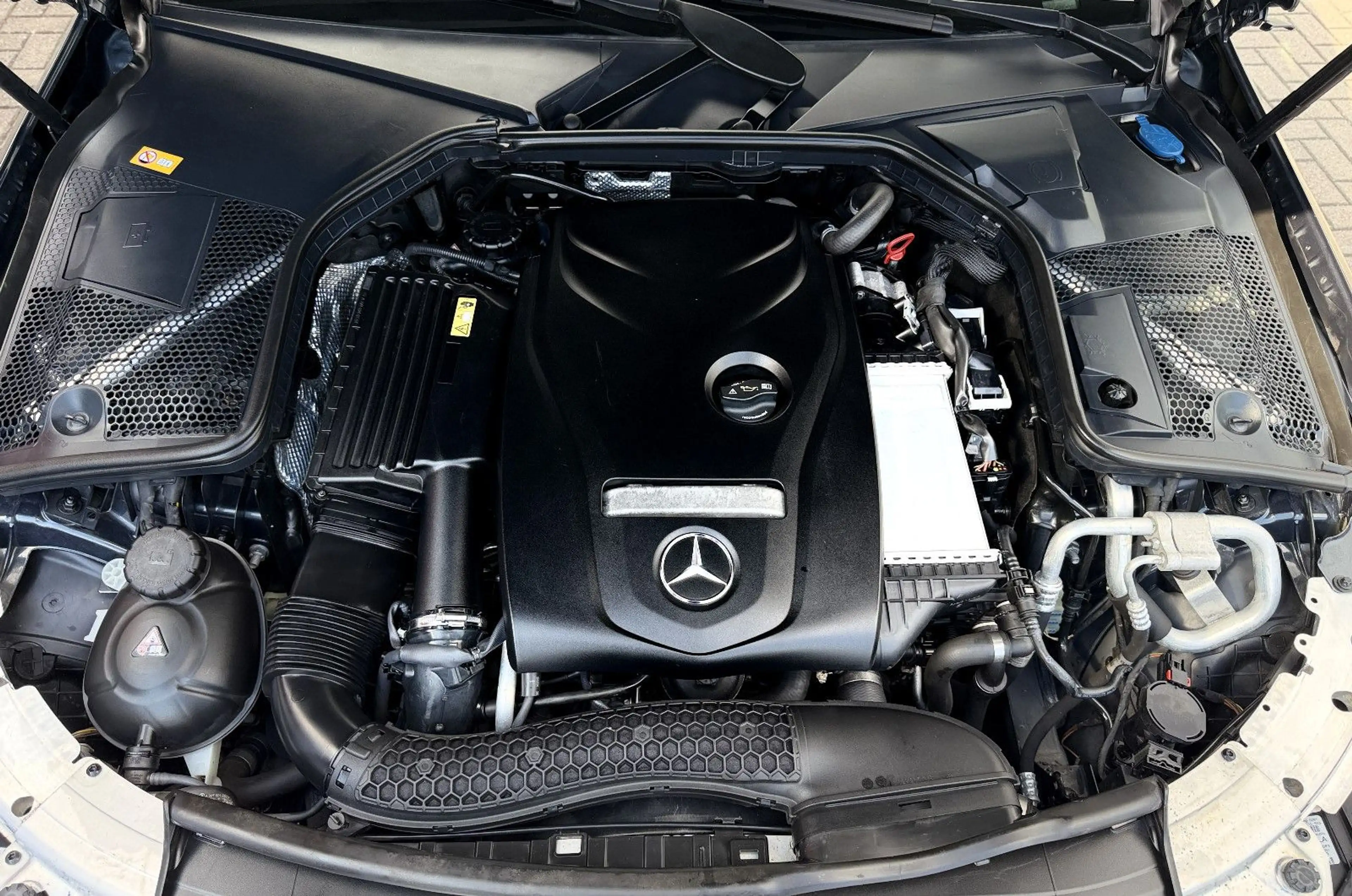 Mercedes-Benz C 180 *AMG*LED*NAVI*LEDER*TEMPOMAT*SITZHZ*PDC*18" — photo 10
