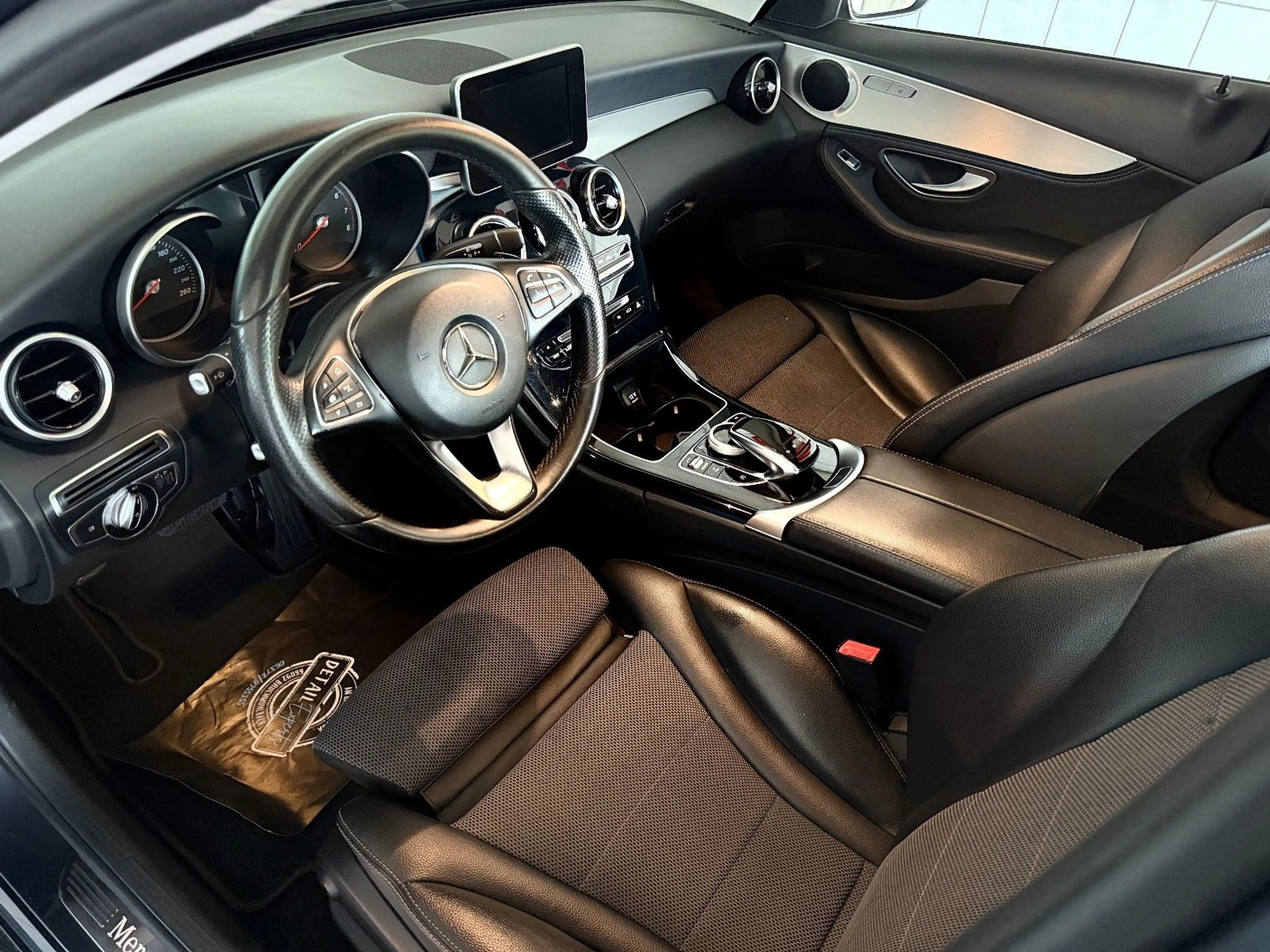 Mercedes-Benz C 180 *AMG*LED*NAVI*LEDER*TEMPOMAT*SITZHZ*PDC*18" — photo 13