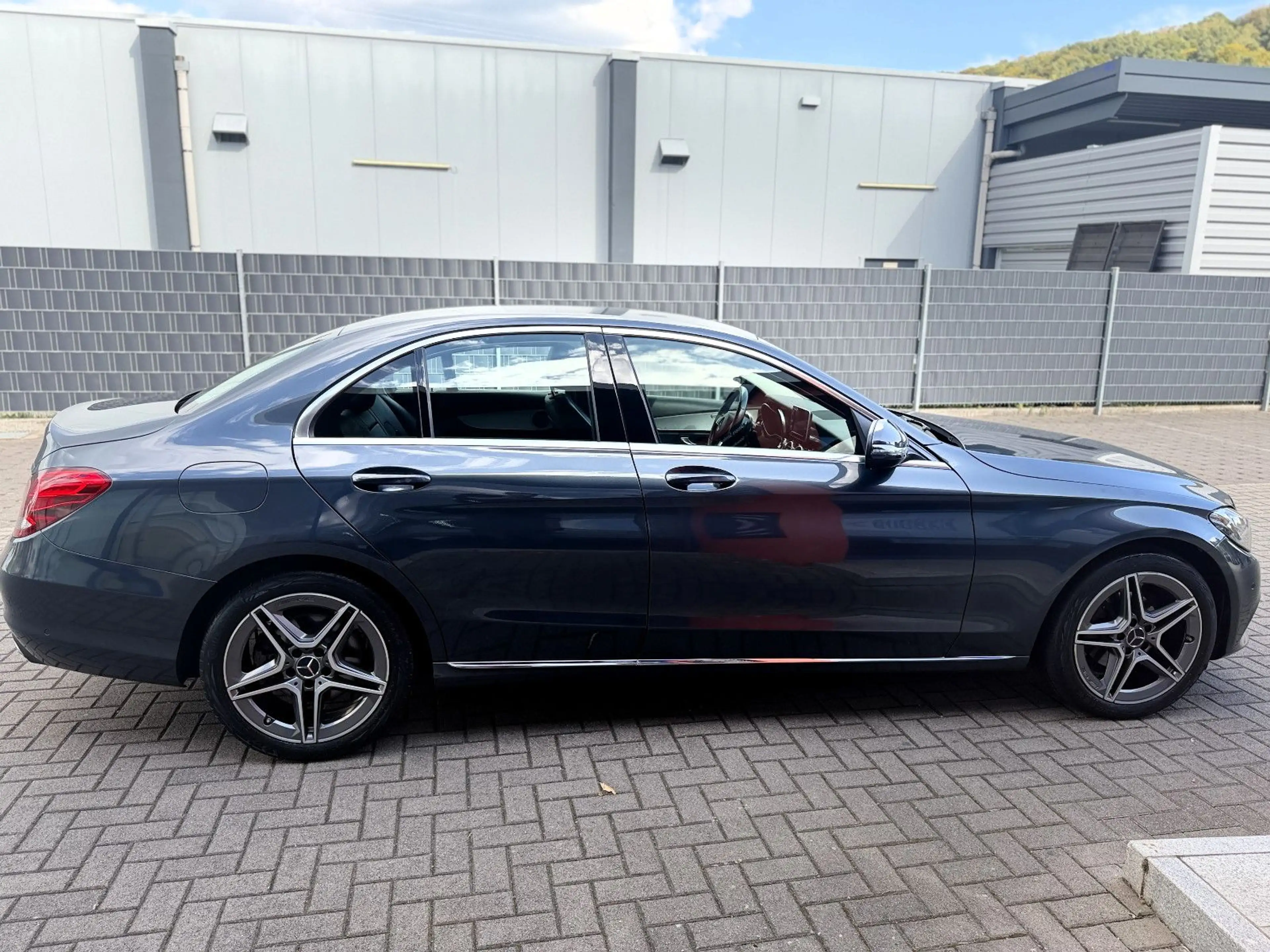 Mercedes-Benz C 180 *AMG*LED*NAVI*LEDER*TEMPOMAT*SITZHZ*PDC*18" — photo 11