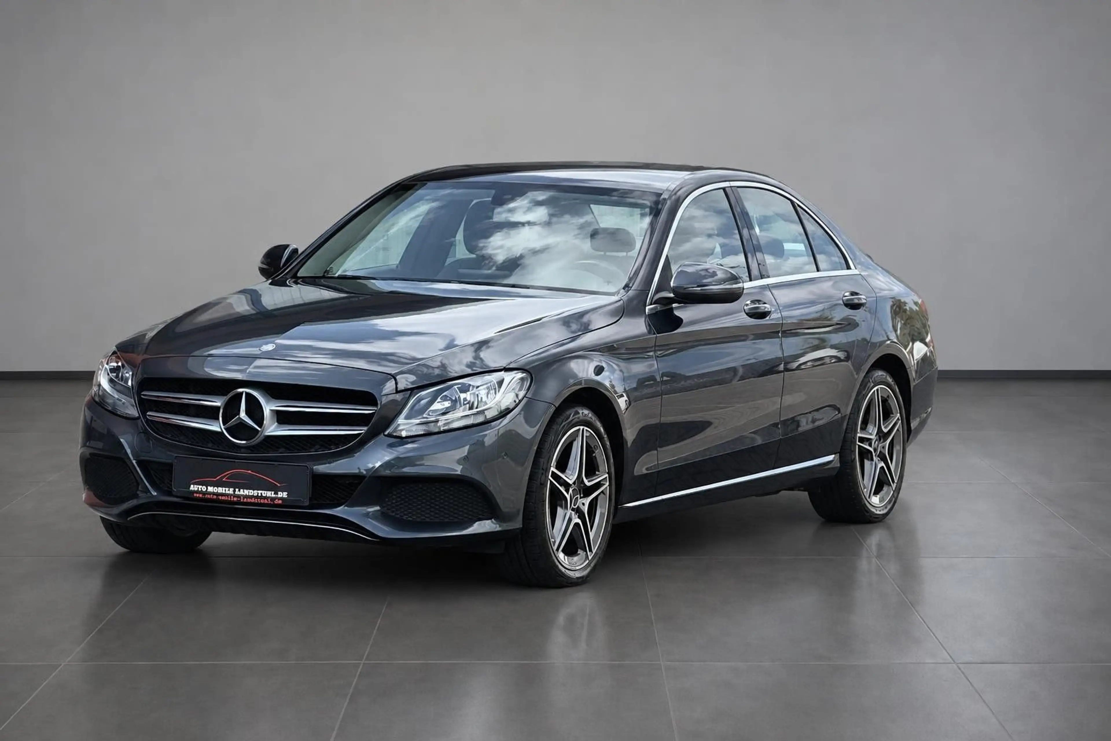 Mercedes-Benz C 180 *AMG*LED*NAVI*LEDER*TEMPOMAT*SITZHZ*PDC*18"
