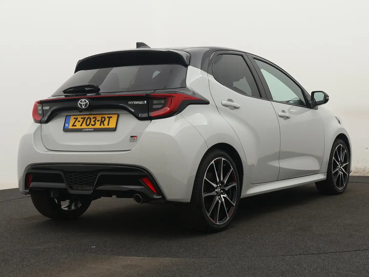 Toyota Yaris 1.5 Hybrid GR Sport Limited | Panoramadak | JBL | Grijs - 2
