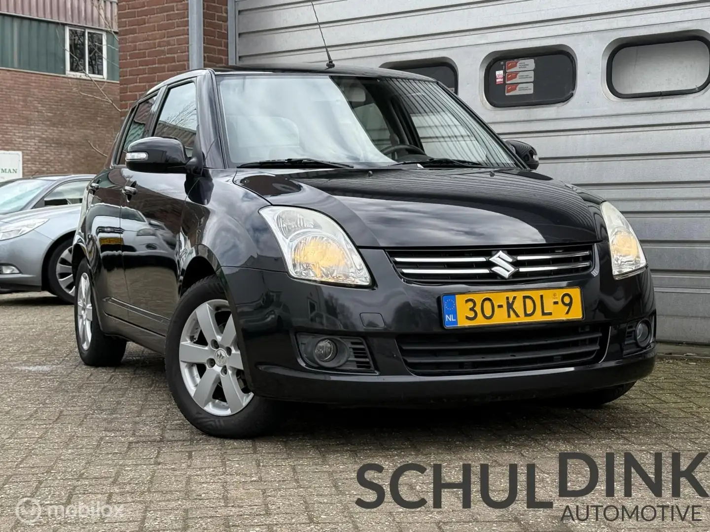Suzuki Swift 1.3 Comfort AIRCO|STOELVERWARMING|ELEKTRISCHE RAME Schwarz - 1