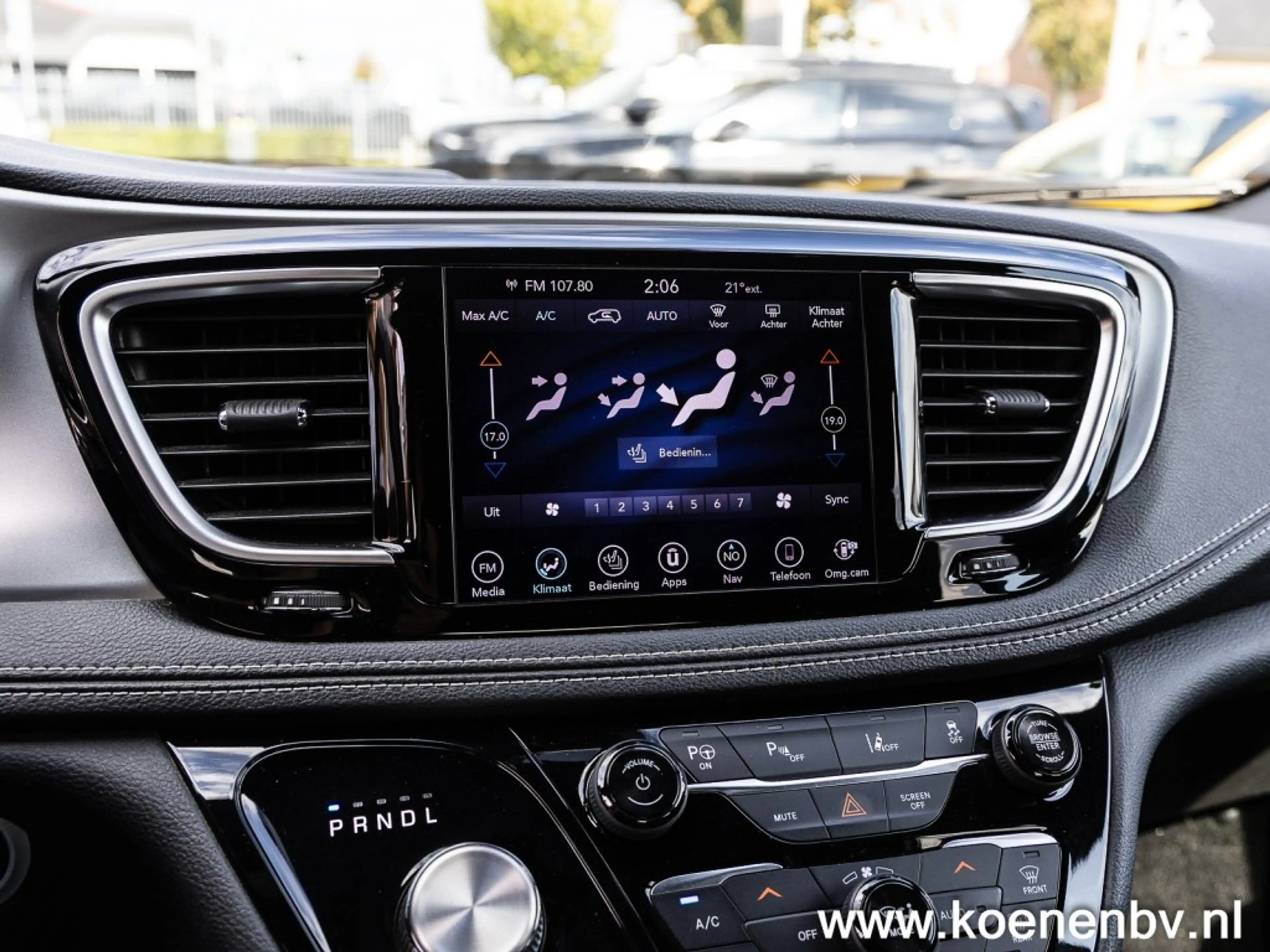 Chrysler Pacifica 3.6 V6 HYBRID Limited S PANO / LEER / 7 ZITS — photo 37