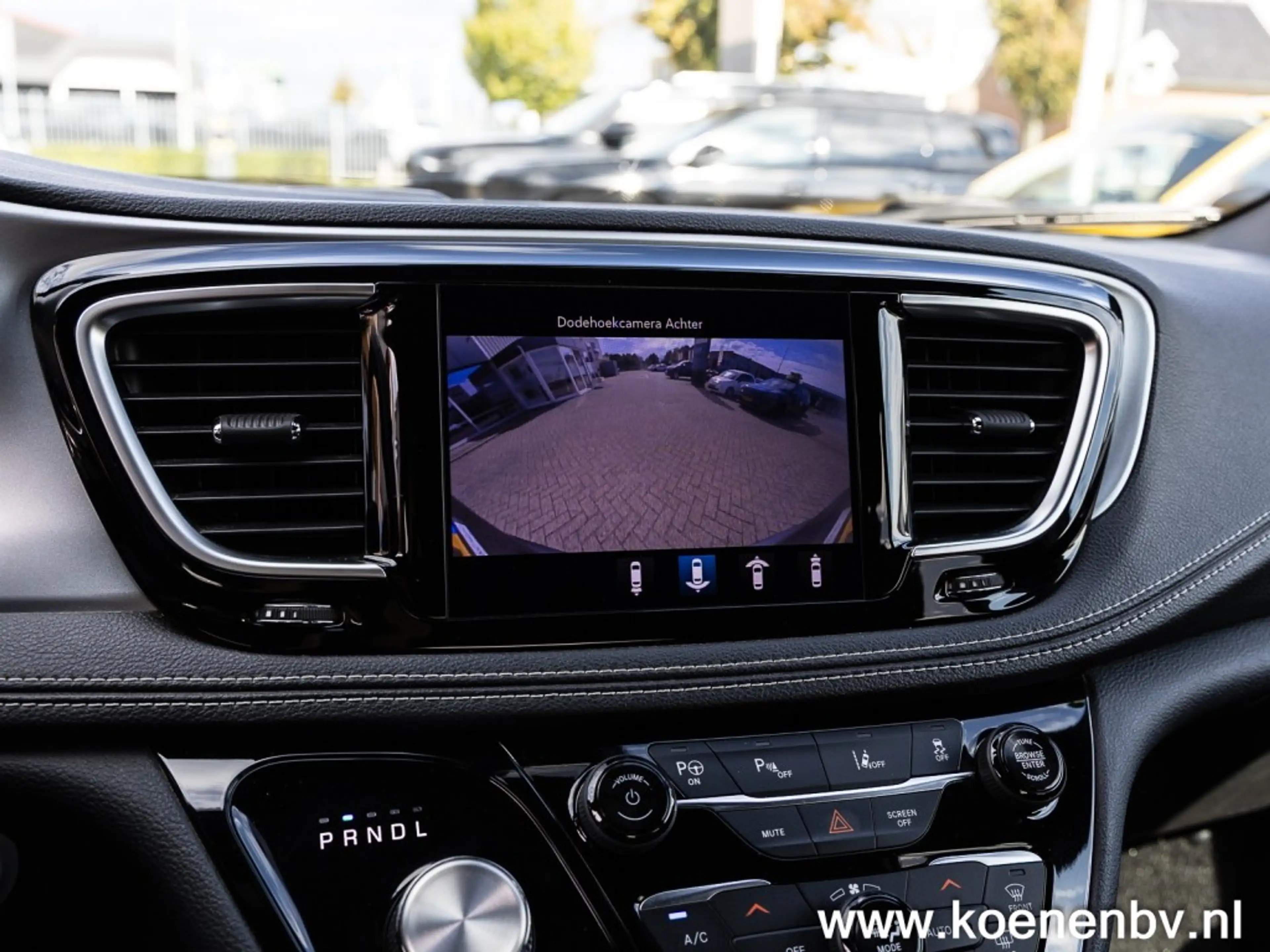 Chrysler Pacifica 3.6 V6 HYBRID Limited S PANO / LEER / 7 ZITS — photo 35