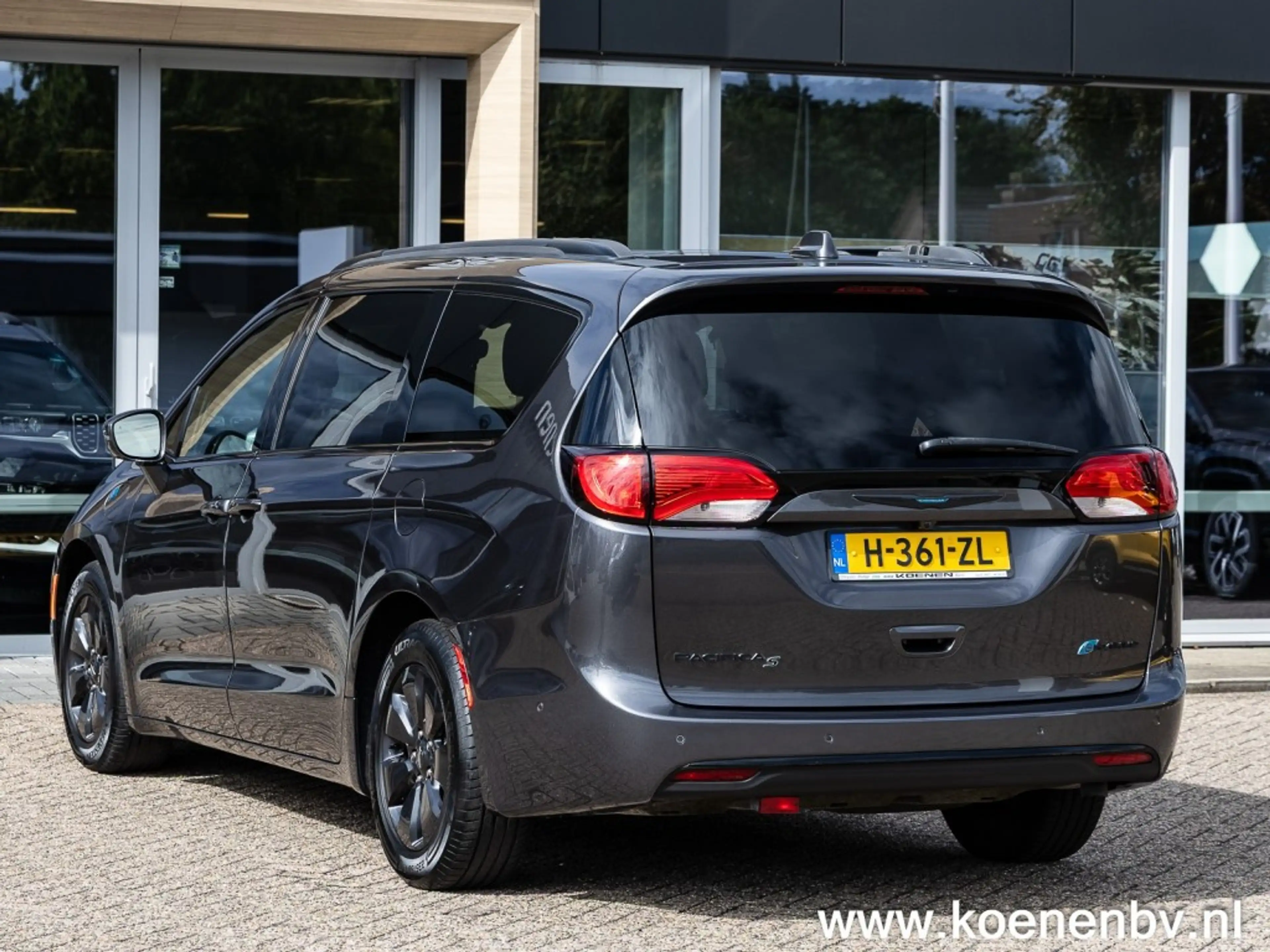 Chrysler Pacifica 3.6 V6 HYBRID Limited S PANO / LEER / 7 ZITS — photo 10