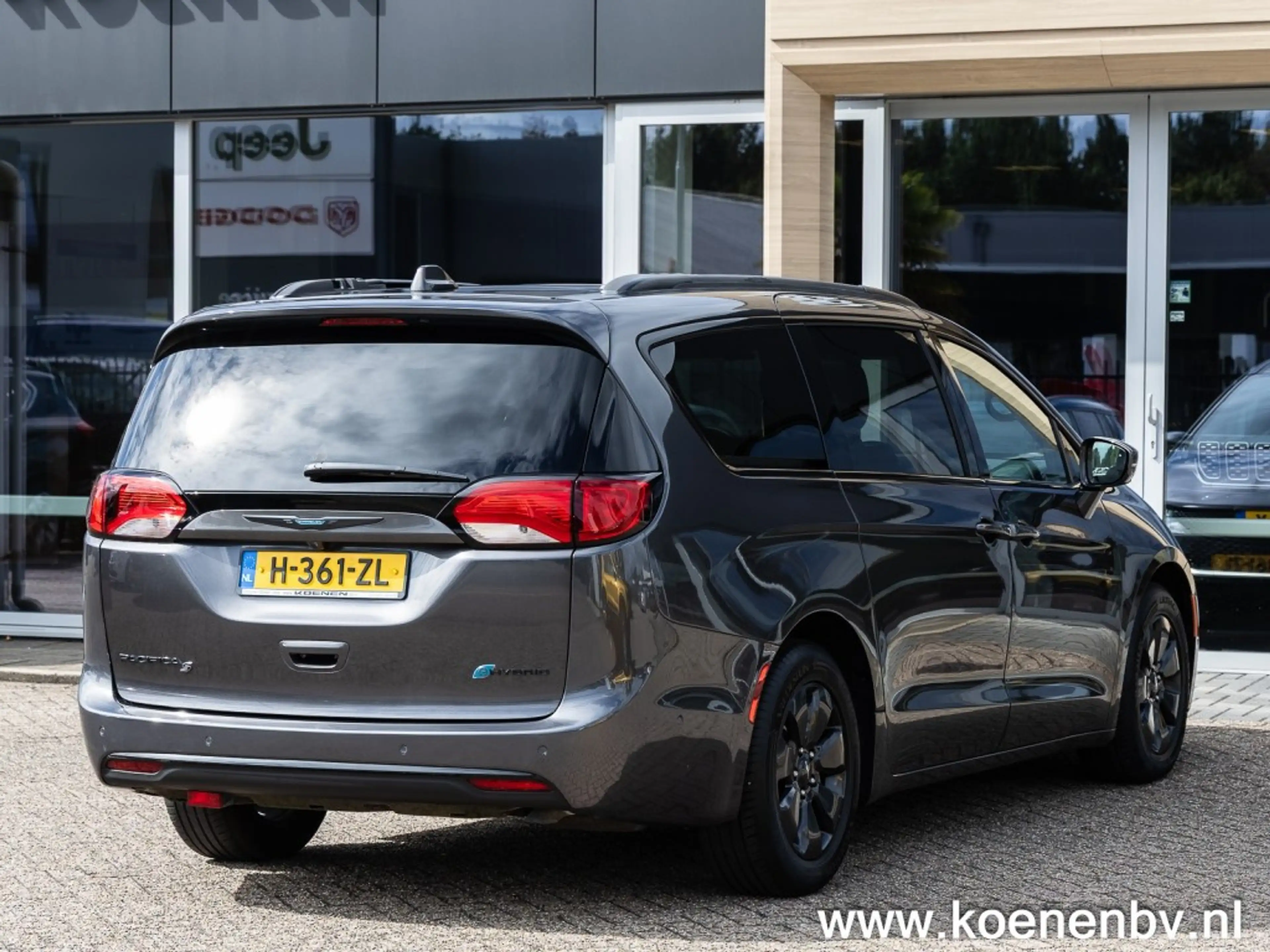 Chrysler Pacifica 3.6 V6 HYBRID Limited S PANO / LEER / 7 ZITS — photo 8
