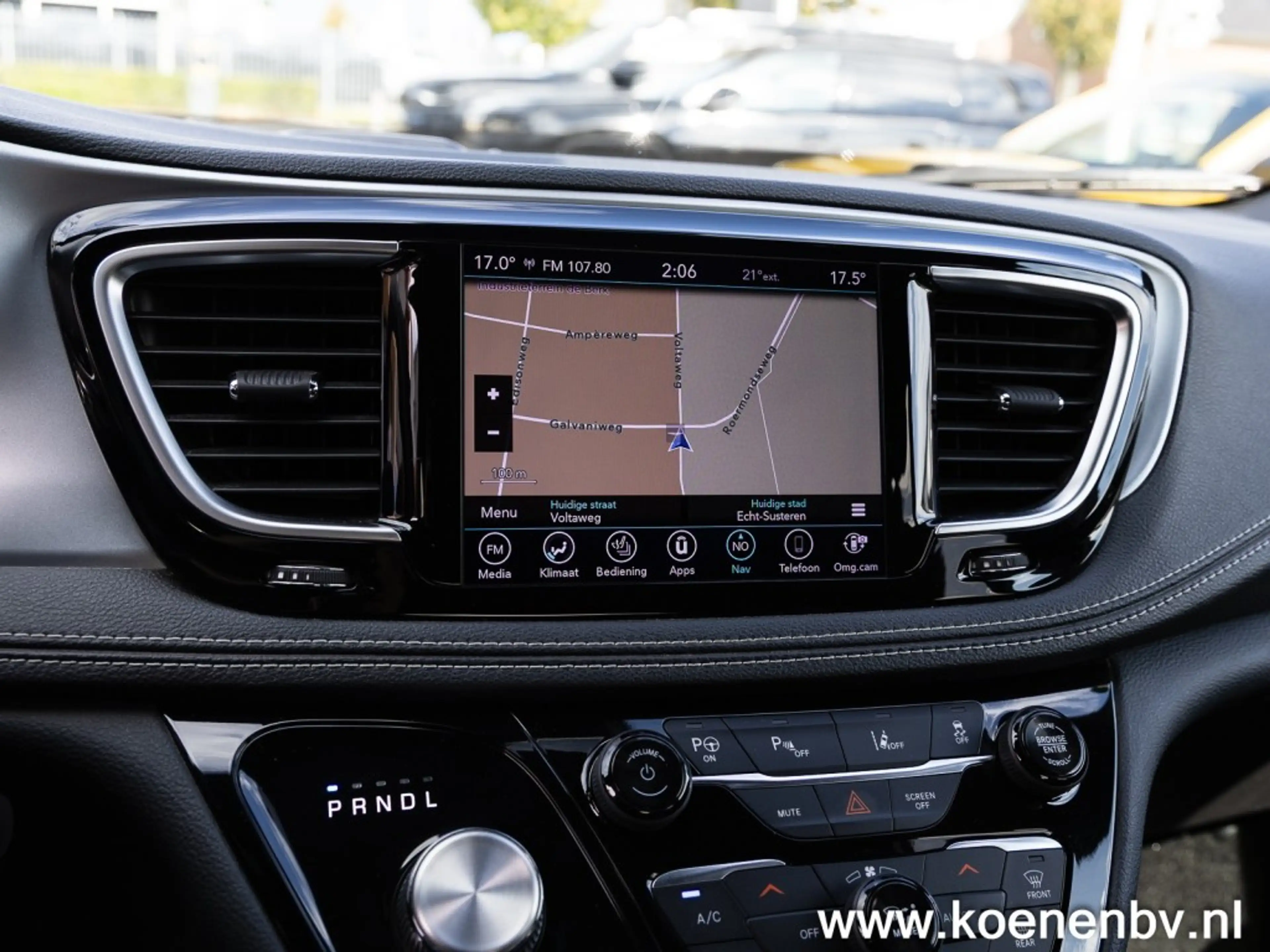 Chrysler Pacifica 3.6 V6 HYBRID Limited S PANO / LEER / 7 ZITS — photo 32