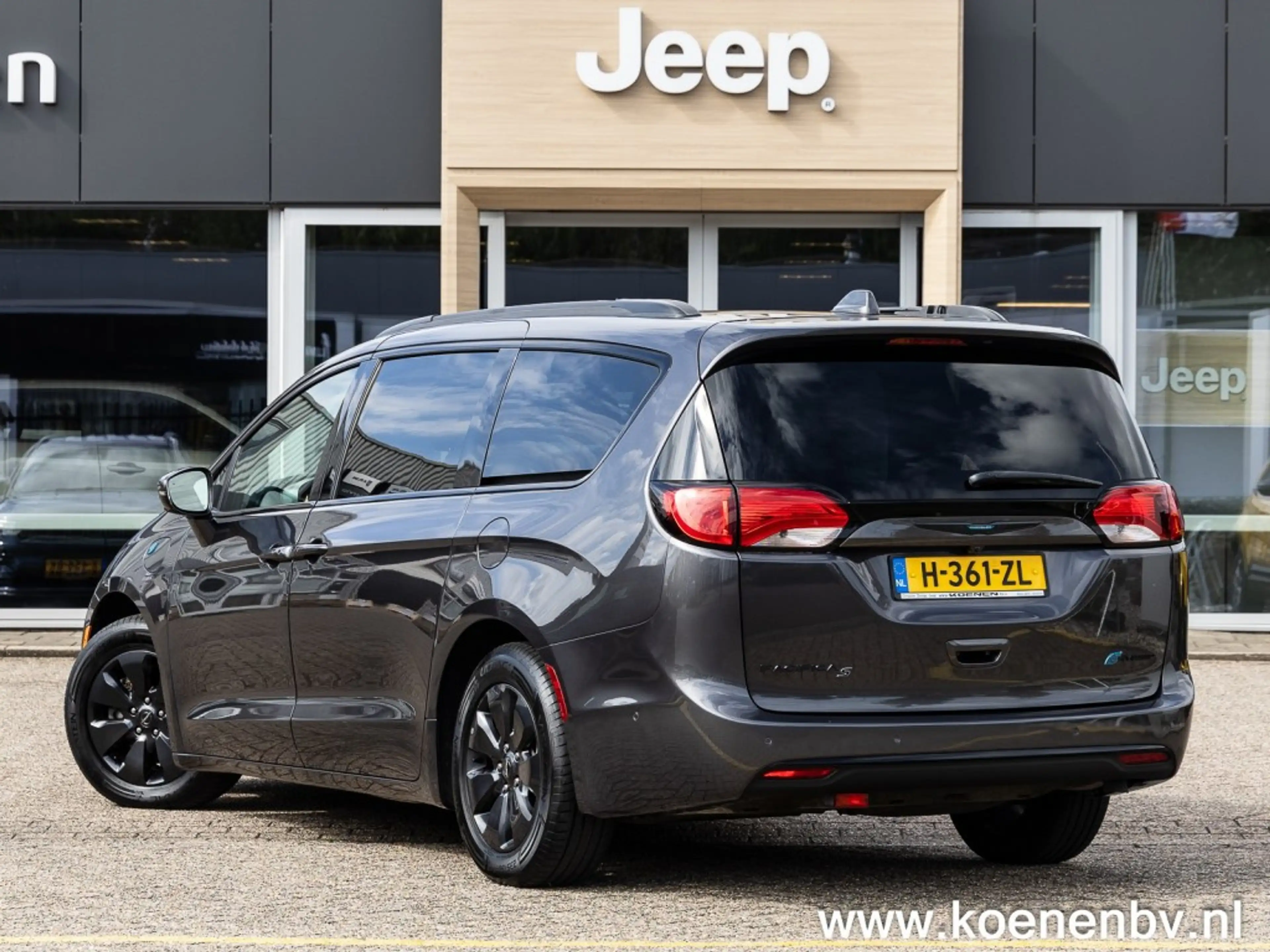 Chrysler Pacifica 3.6 V6 HYBRID Limited S PANO / LEER / 7 ZITS — photo 2