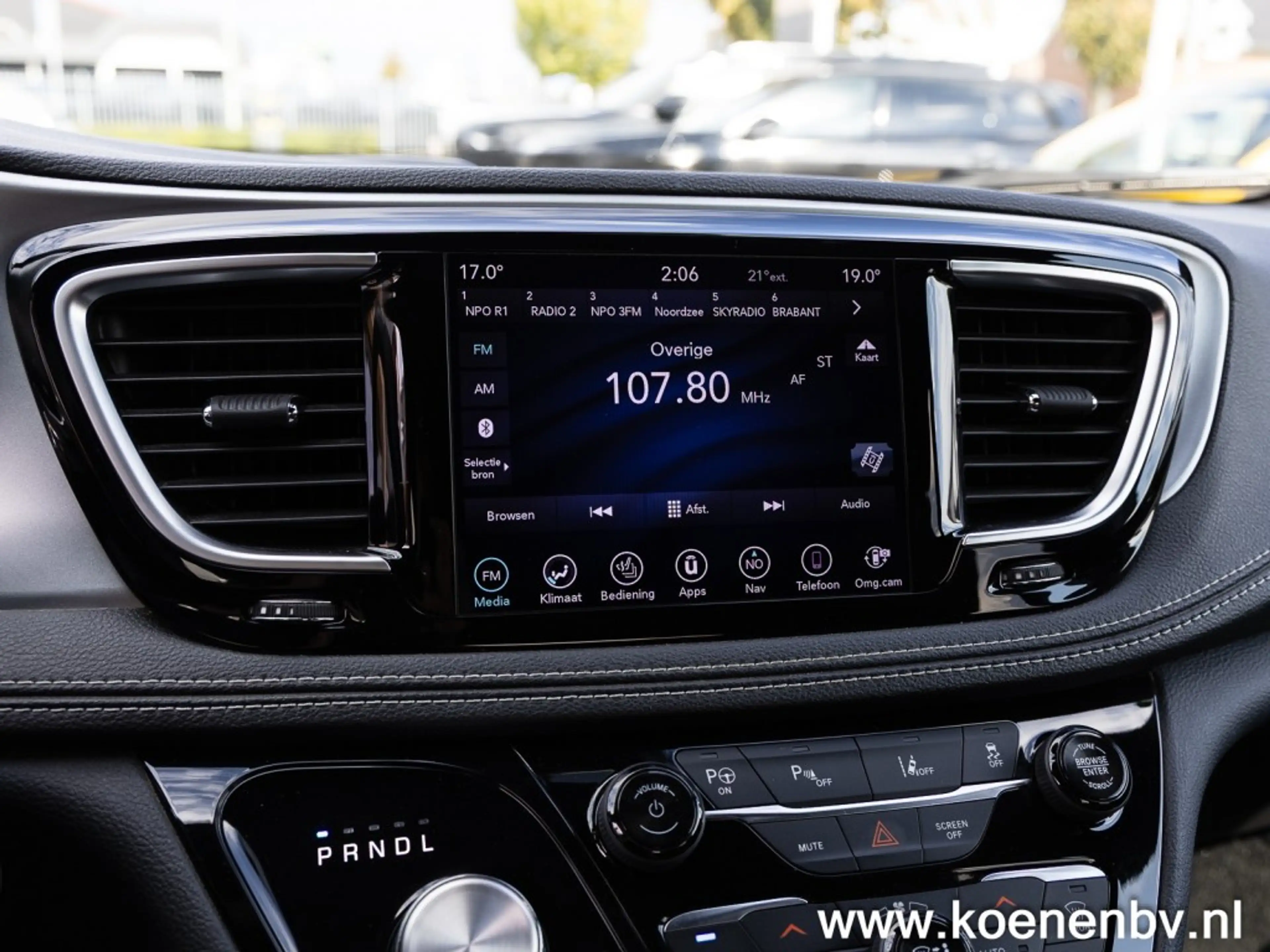 Chrysler Pacifica 3.6 V6 HYBRID Limited S PANO / LEER / 7 ZITS — photo 38