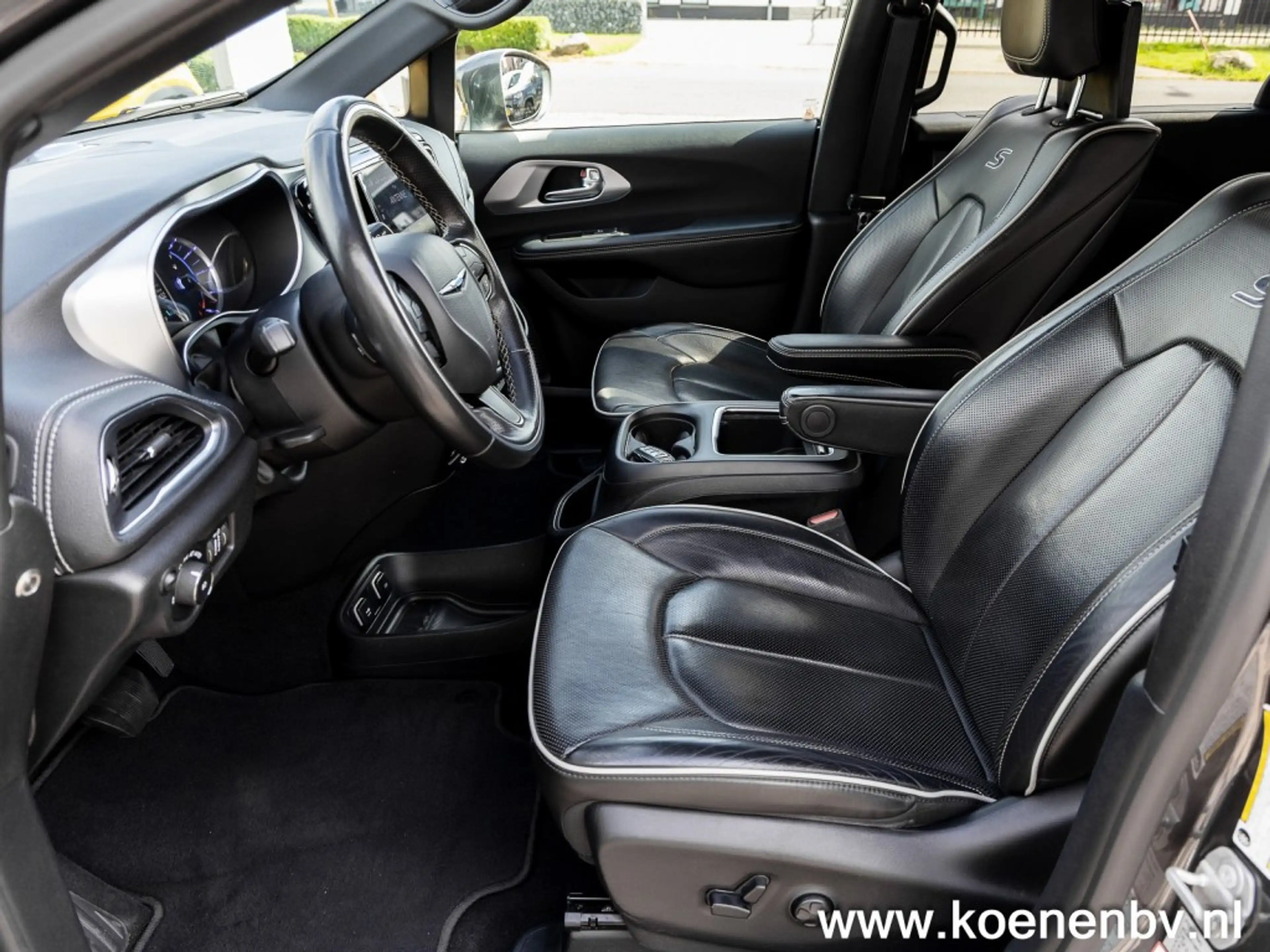 Chrysler Pacifica 3.6 V6 HYBRID Limited S PANO / LEER / 7 ZITS — photo 21