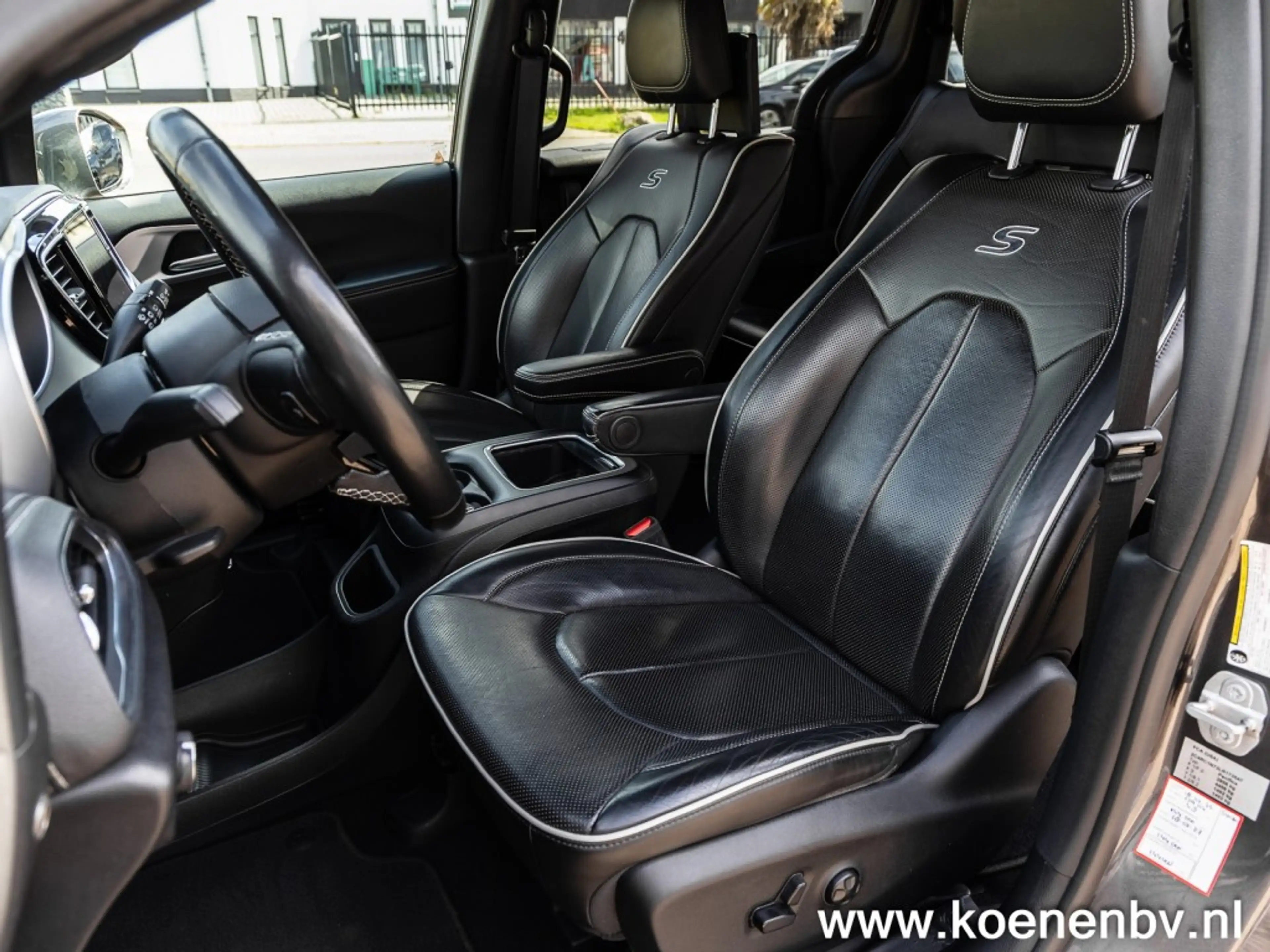 Chrysler Pacifica 3.6 V6 HYBRID Limited S PANO / LEER / 7 ZITS — photo 22