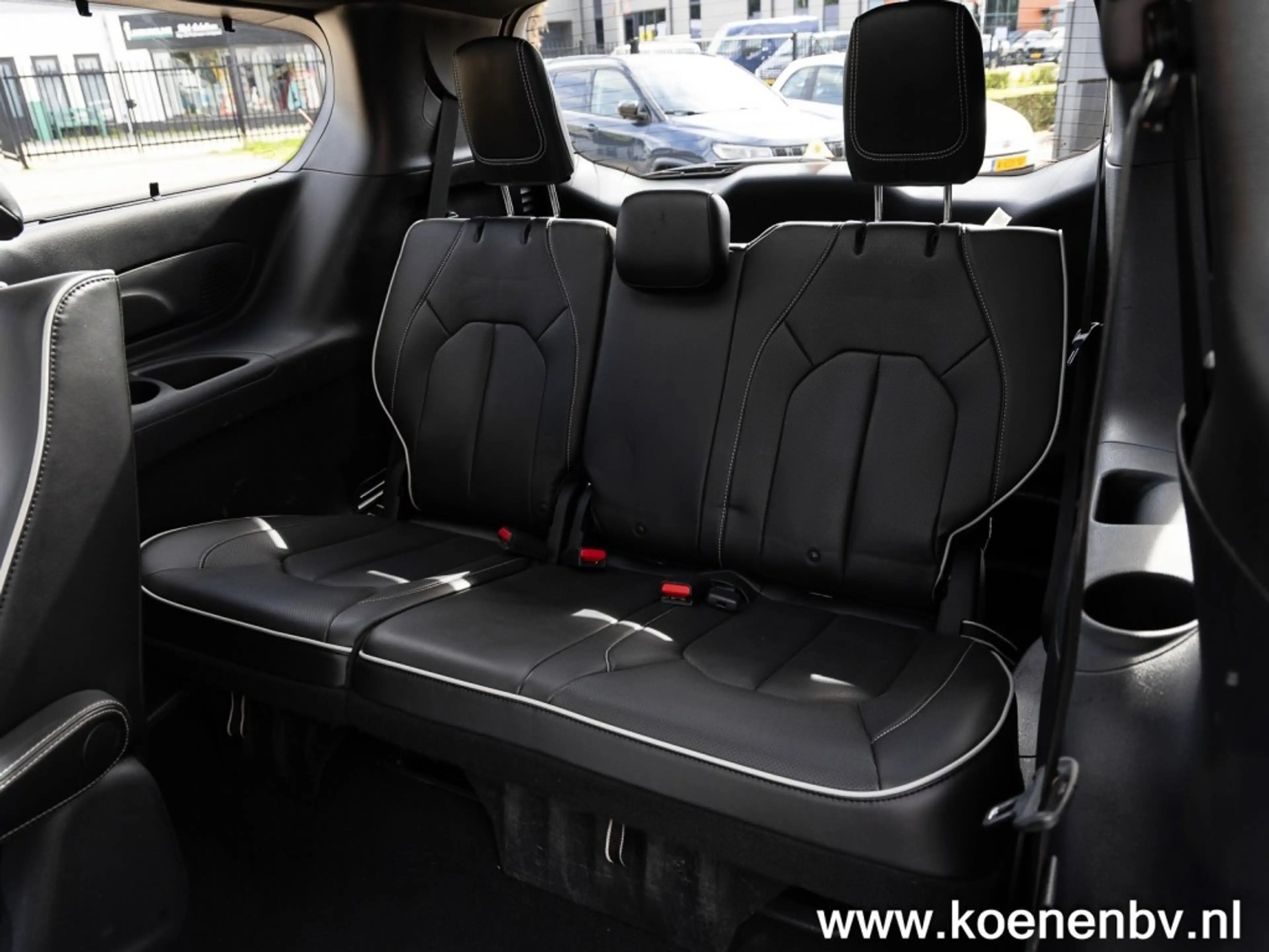 Chrysler Pacifica 3.6 V6 HYBRID Limited S PANO / LEER / 7 ZITS — photo 28