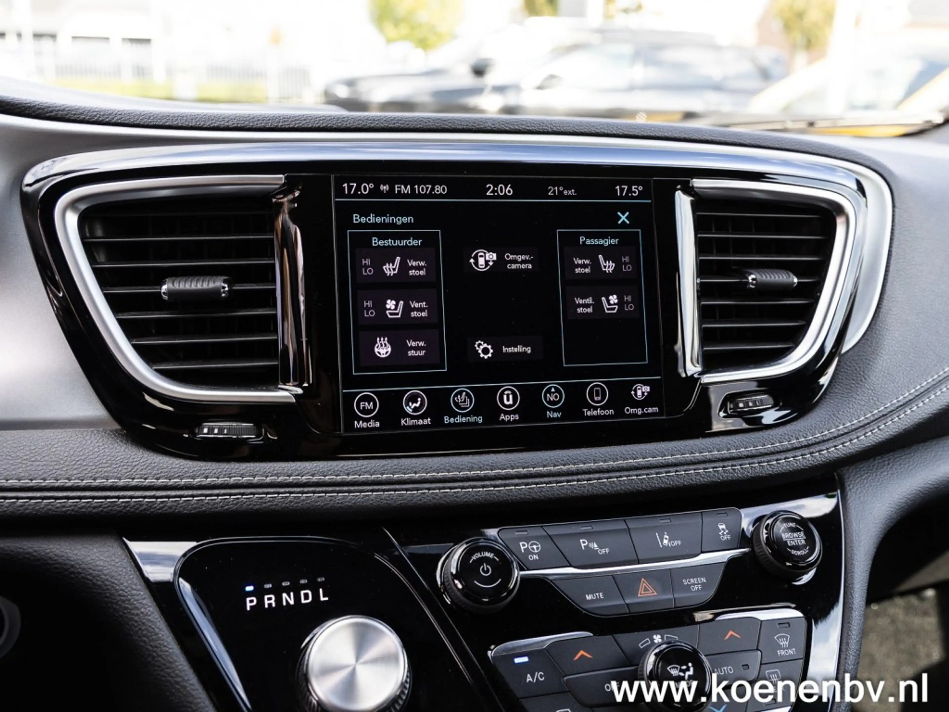 Chrysler Pacifica 3.6 V6 HYBRID Limited S PANO / LEER / 7 ZITS — photo 39