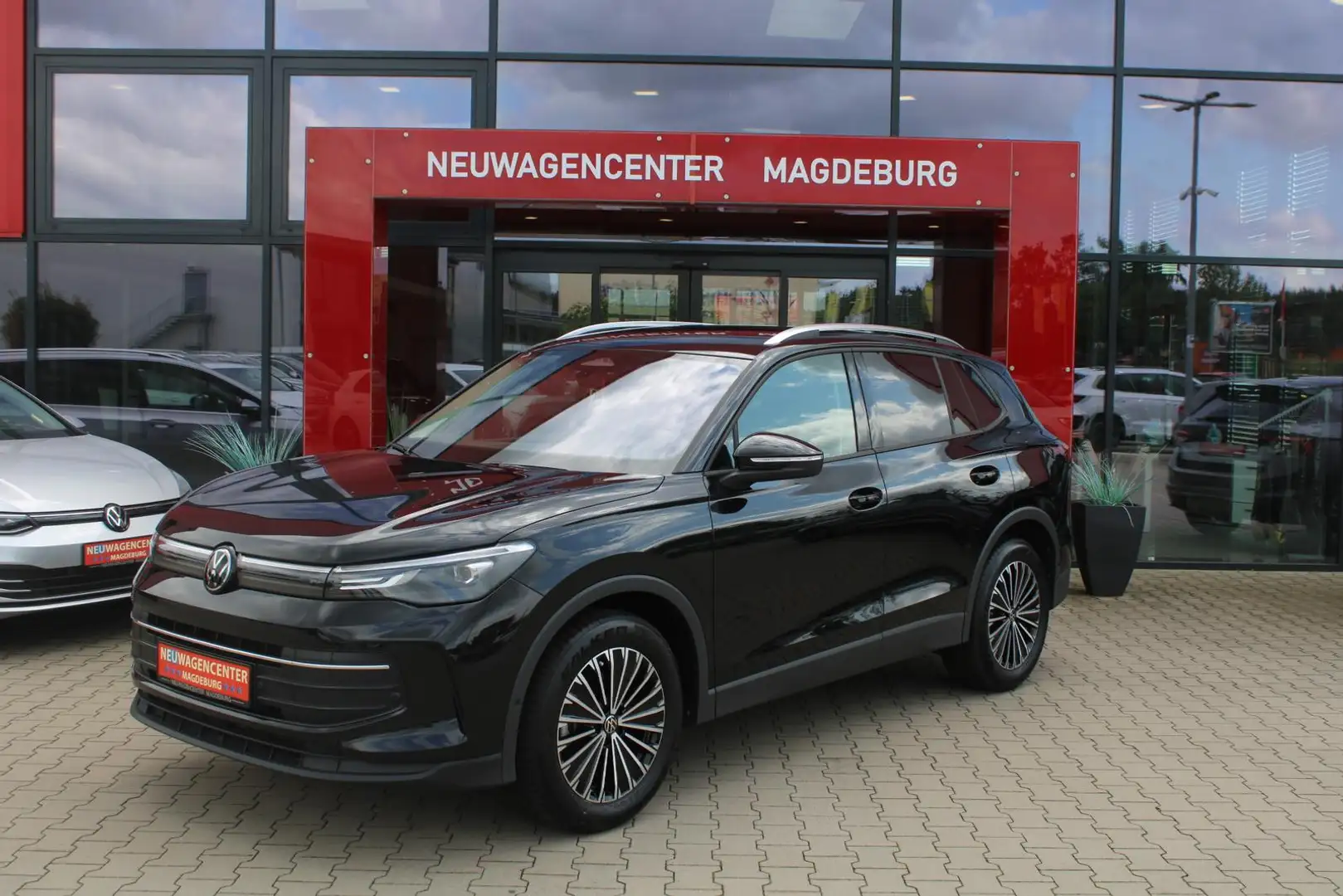 Volkswagen Tiguan 1.5 eTSI Life*ST.HZG*HuD*AHK*KAMERA*4xSHZ* Nero - 1