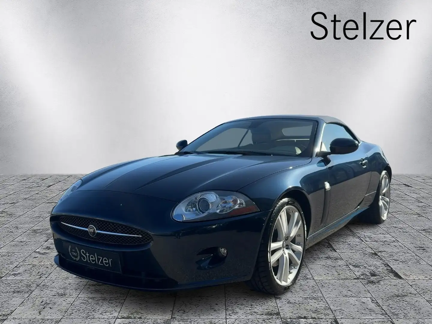 Jaguar XK8 4.2 Cabrio Blau - 1