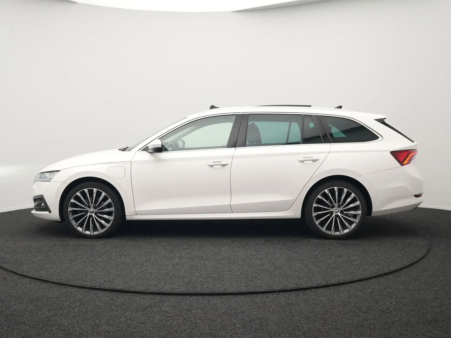 Skoda Octavia Combi 1.4 TSI iV Style Plug In Hybrid 204pk PHEV | Wit - 2