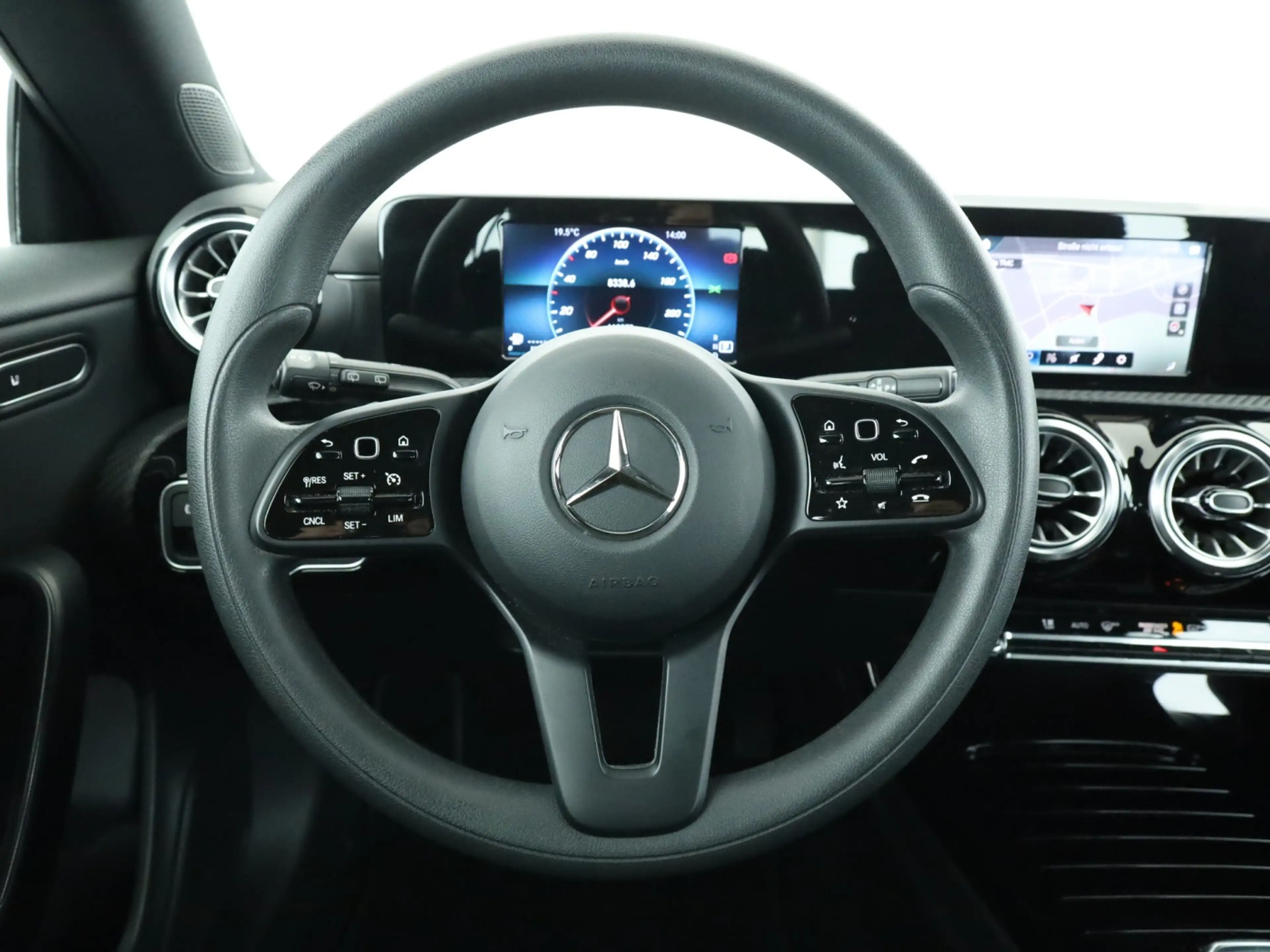 Mercedes-Benz CLA 180 d SB *LED*Navigation*PTS*Rückfahrkamera* — photo 11