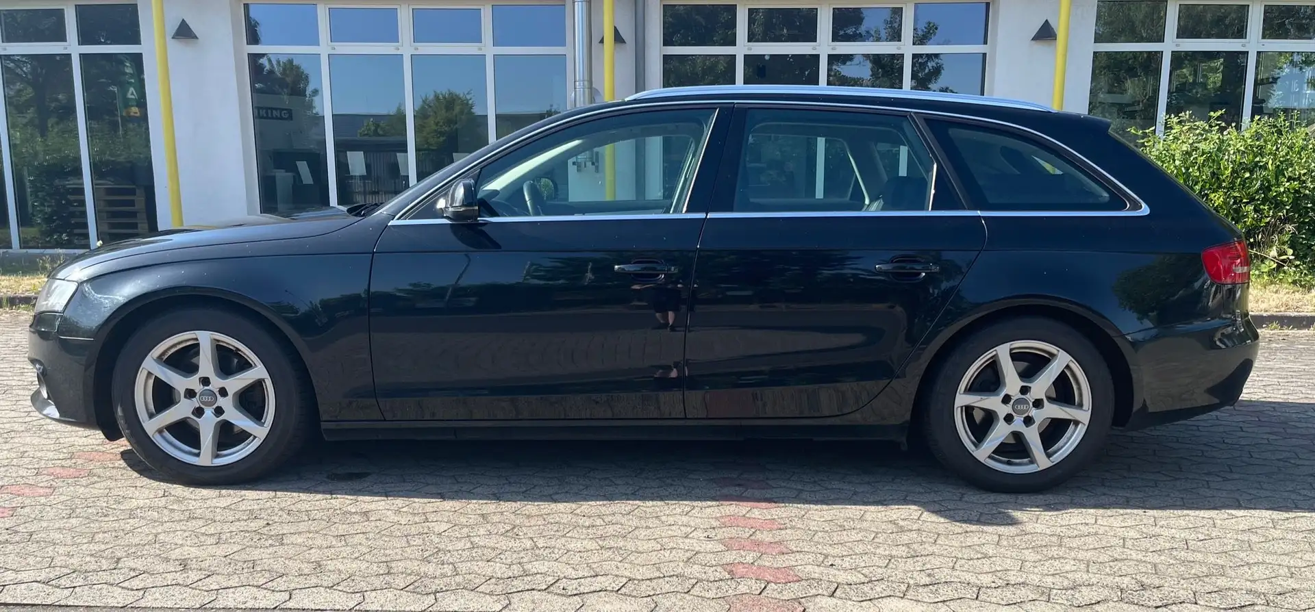 Audi A4 Ambition Schwarz - 2