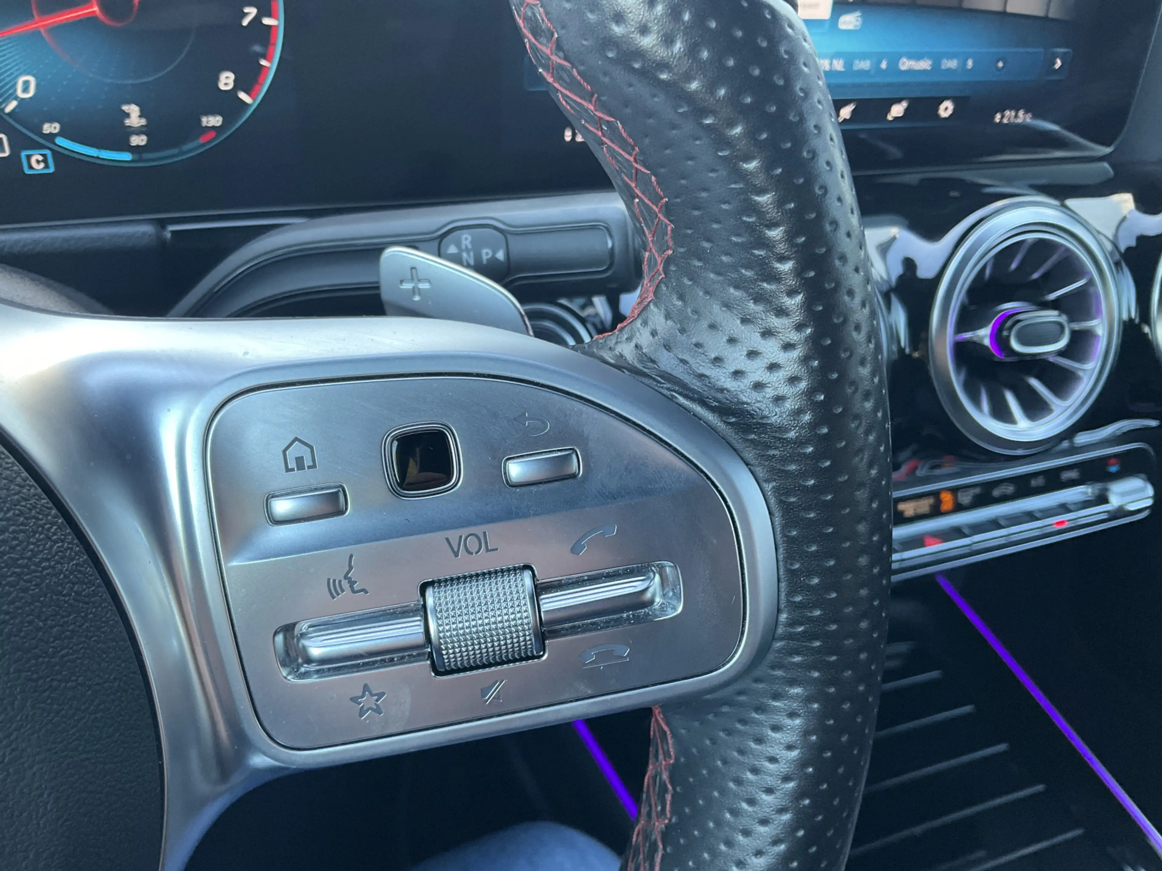 Mercedes-Benz GLA 180 Aut7 Solution AMG Pano.dak Stoel elctr+verw. Carpl — photo 29
