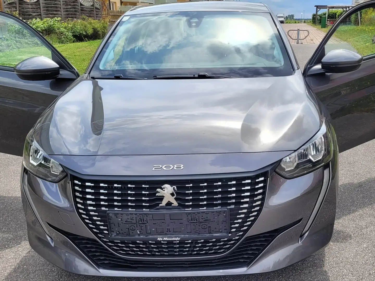 Peugeot 208 208 Active PureTech 100 S Grau - 2