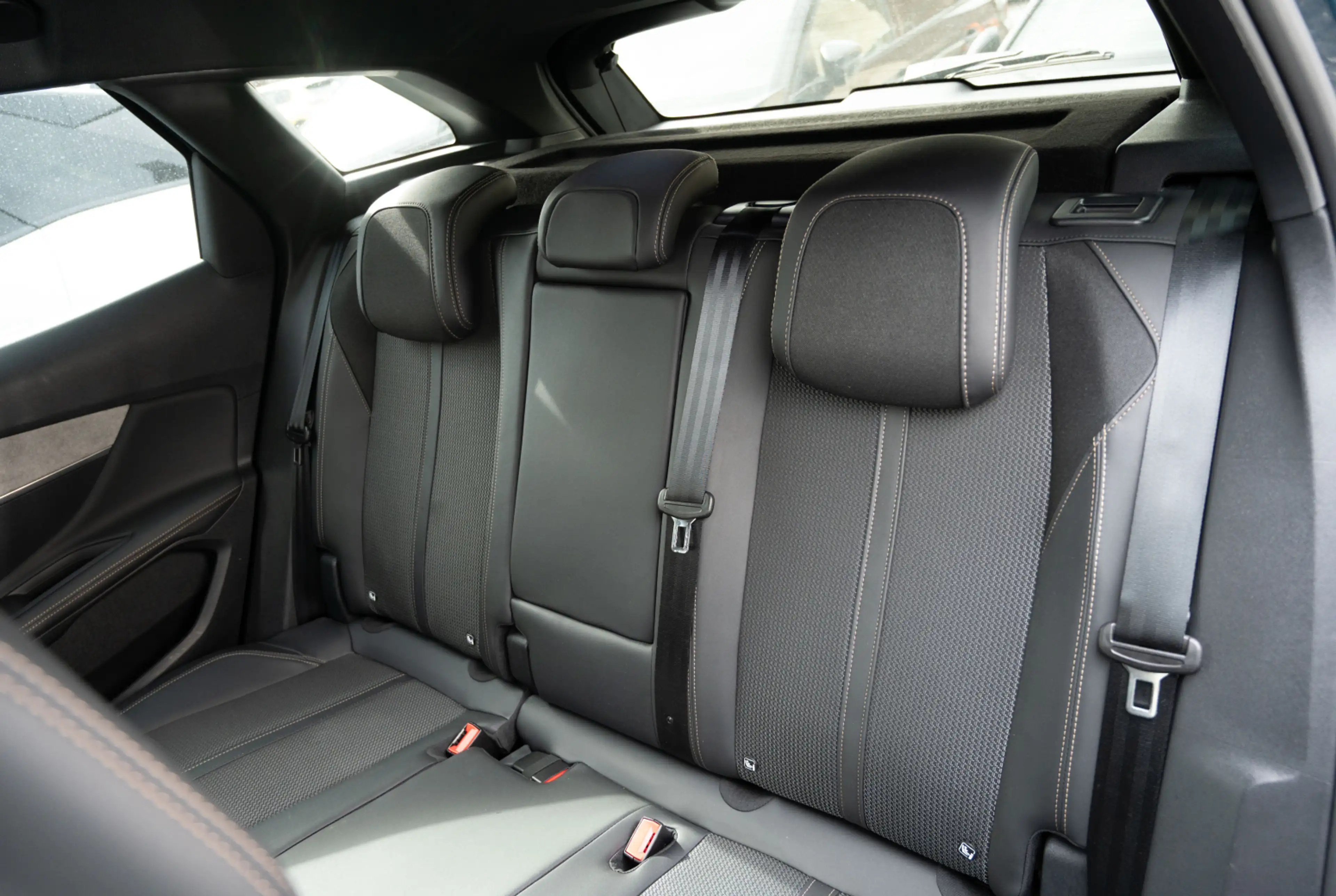 Peugeot 3008 GT1.2 PureTech 130 EAT8 *ELEKT. HECKKLAPPE*360° KAMERA* — photo 6