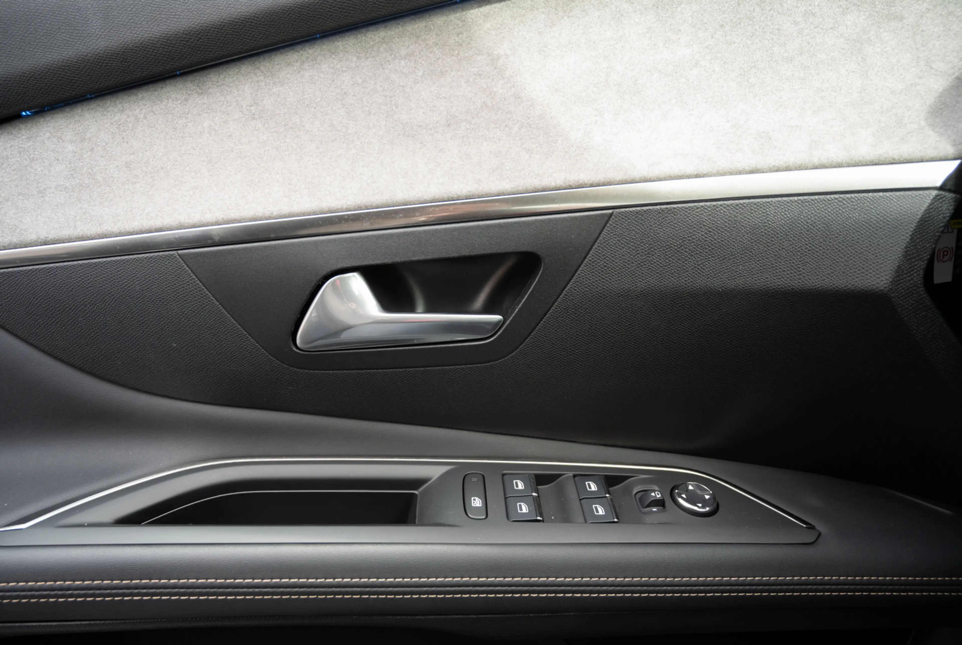 Peugeot 3008 GT1.2 PureTech 130 EAT8 *ELEKT. HECKKLAPPE*360° KAMERA* — photo 12