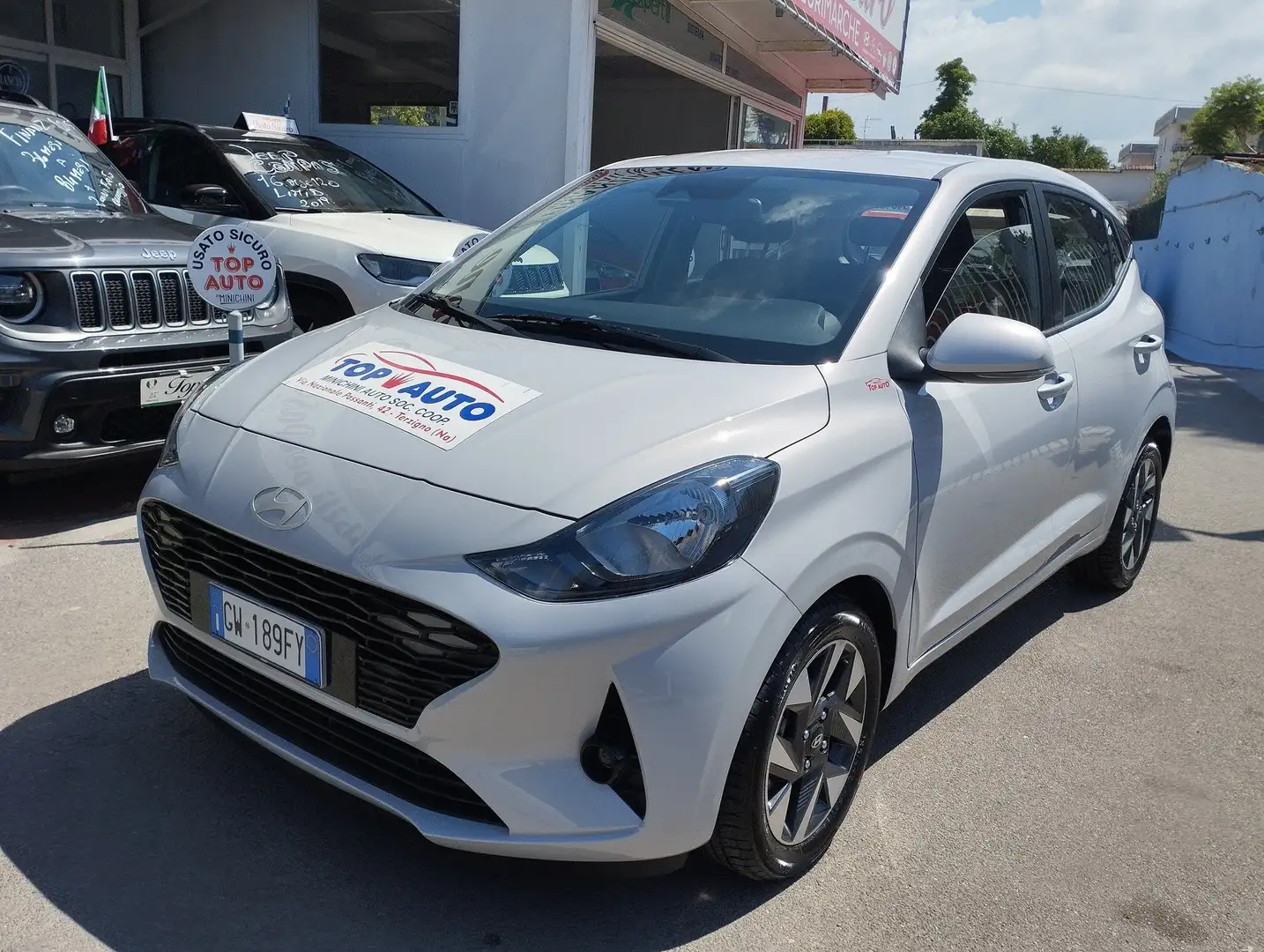 Hyundai i10 i10 1.0 mpi Prime Deluxe Pack 63cv auto  km 1800 Argento - 1