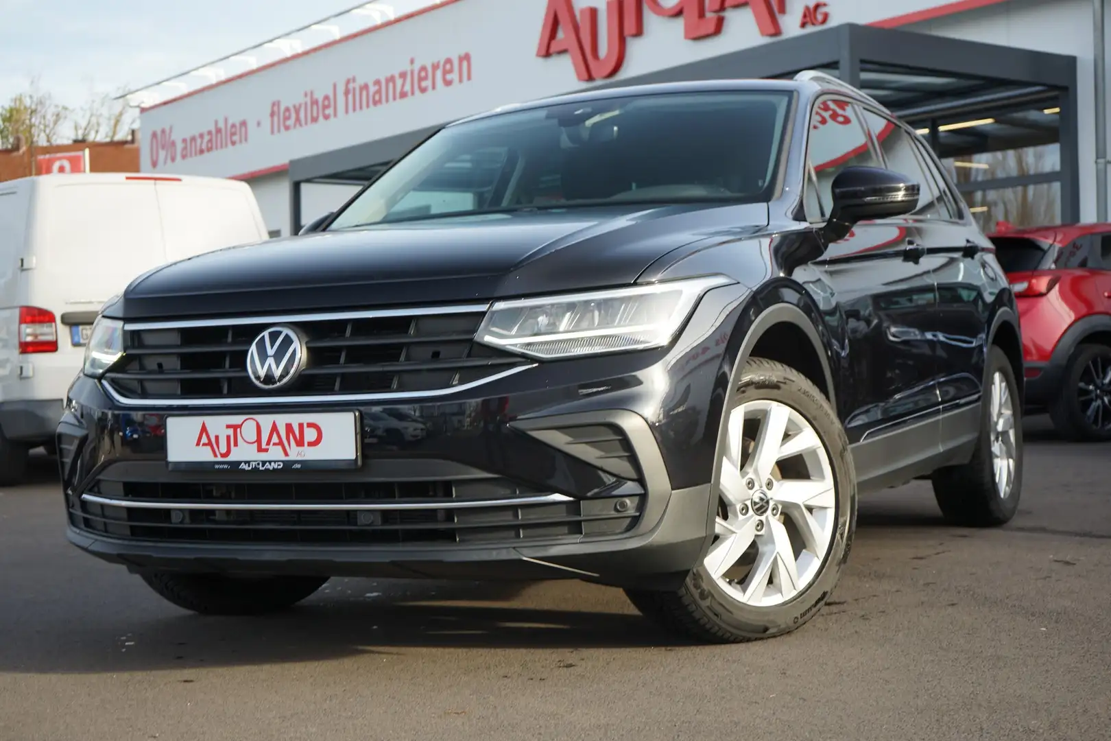 Volkswagen Tiguan 1.5 TSI Active LED Navi Sitzheizung ACC Zwart - 2