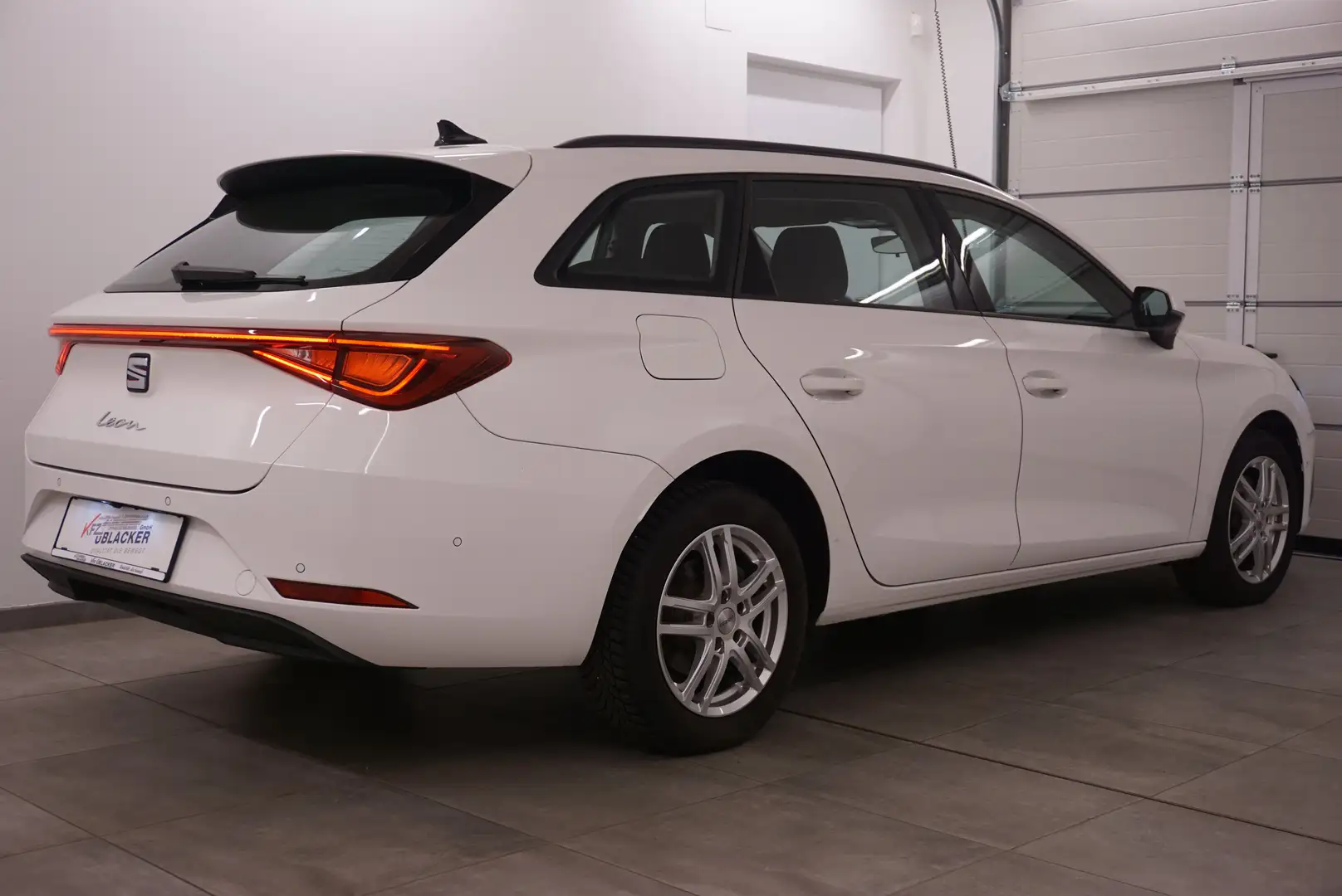 SEAT Leon Style // Kombi // wenig Kilometer // Weiß - 2