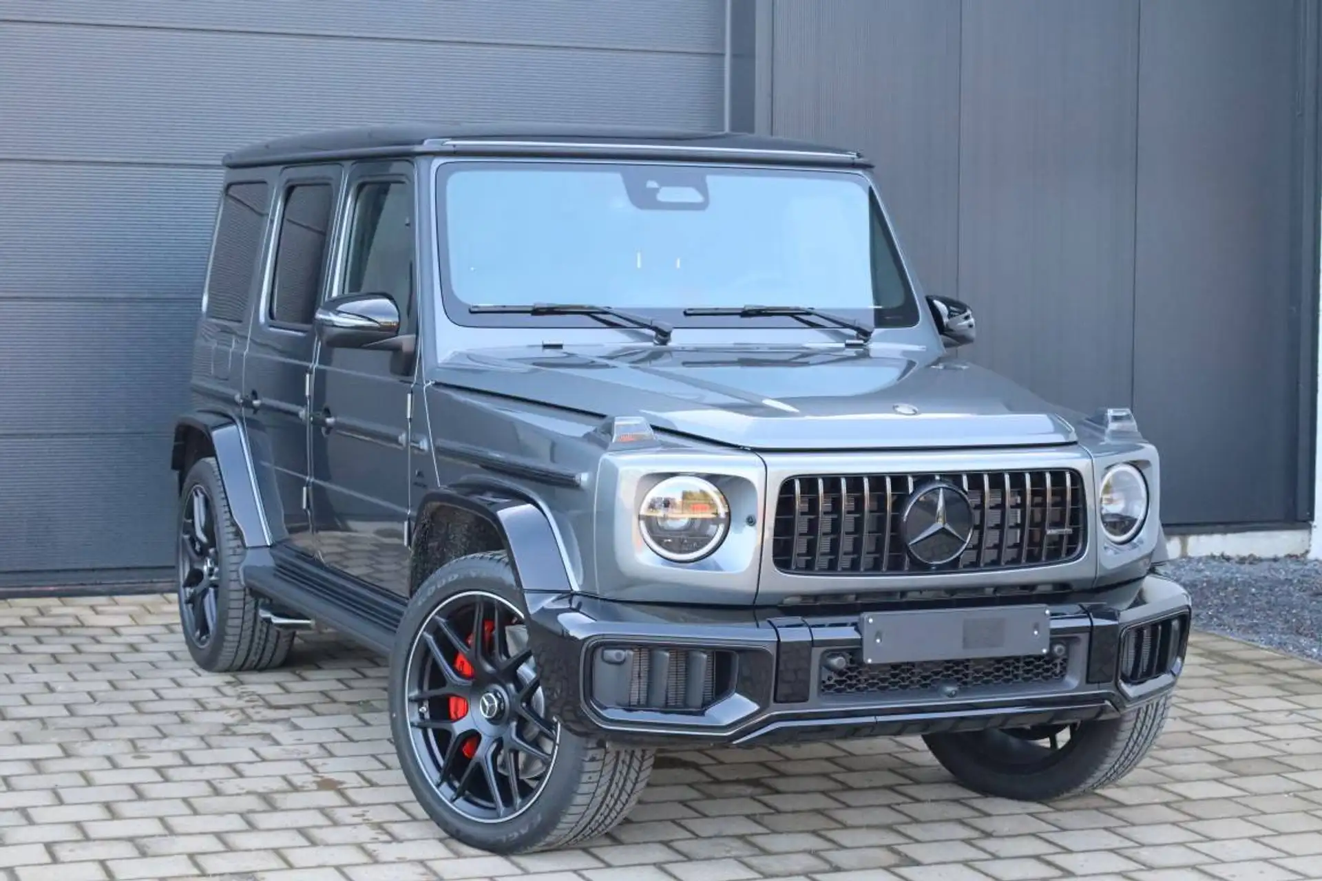 벤츠 G-Class G 63 AMG 2026 건메탈 사진 2