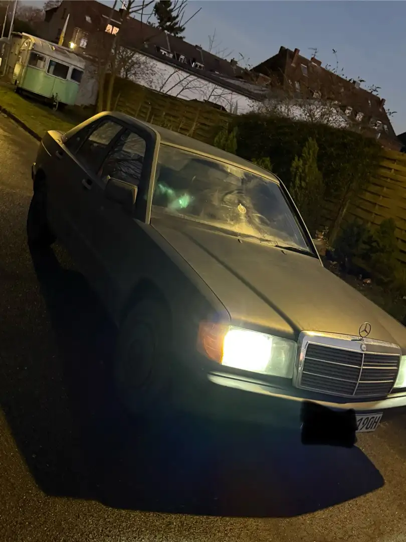 Mercedes-Benz 190 E - 2