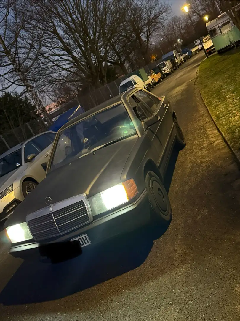 Mercedes-Benz 190 E - 1