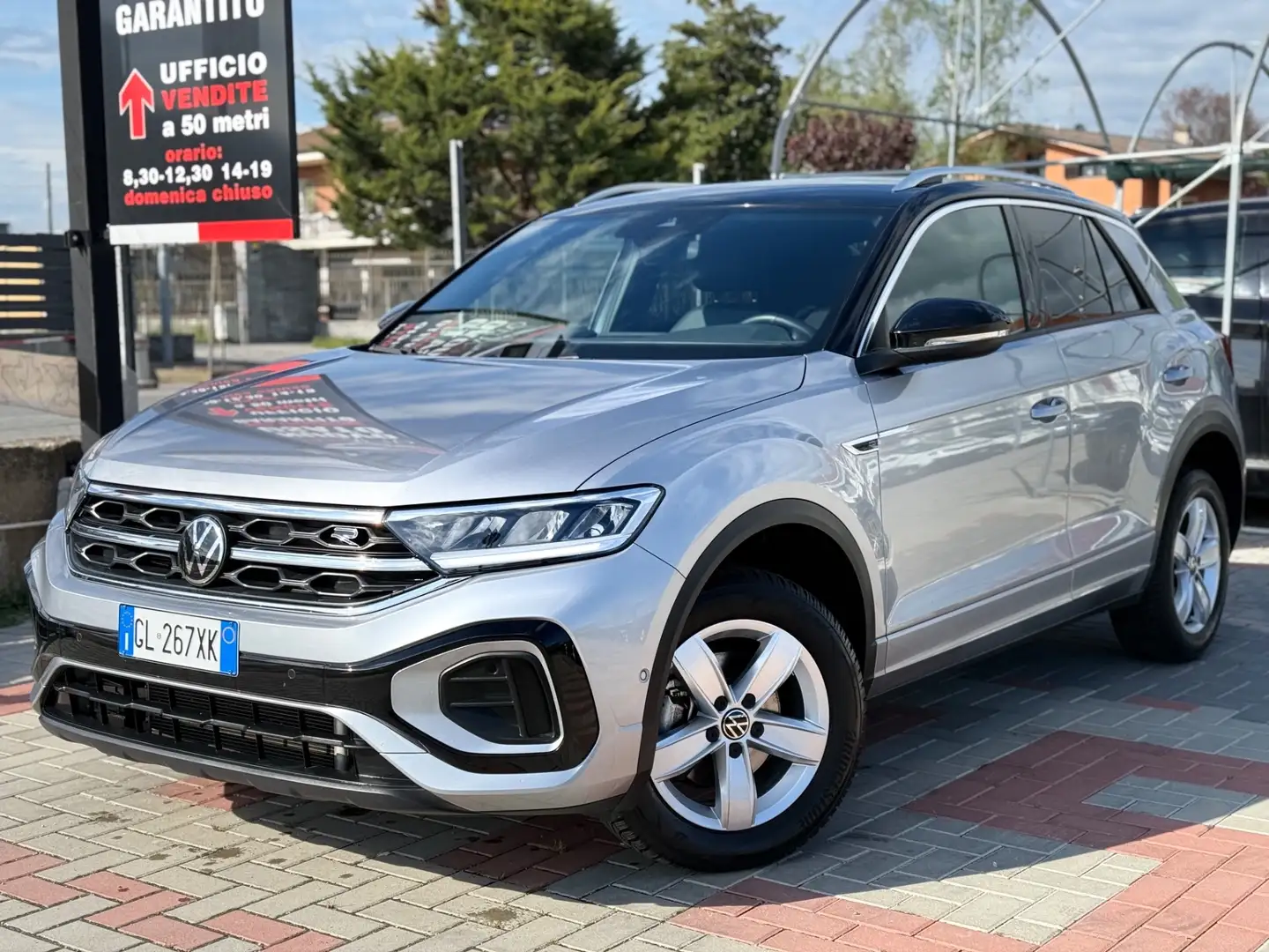 Volkswagen T-Roc 1.5 TSI ACT DSG R-Line Grijs - 2