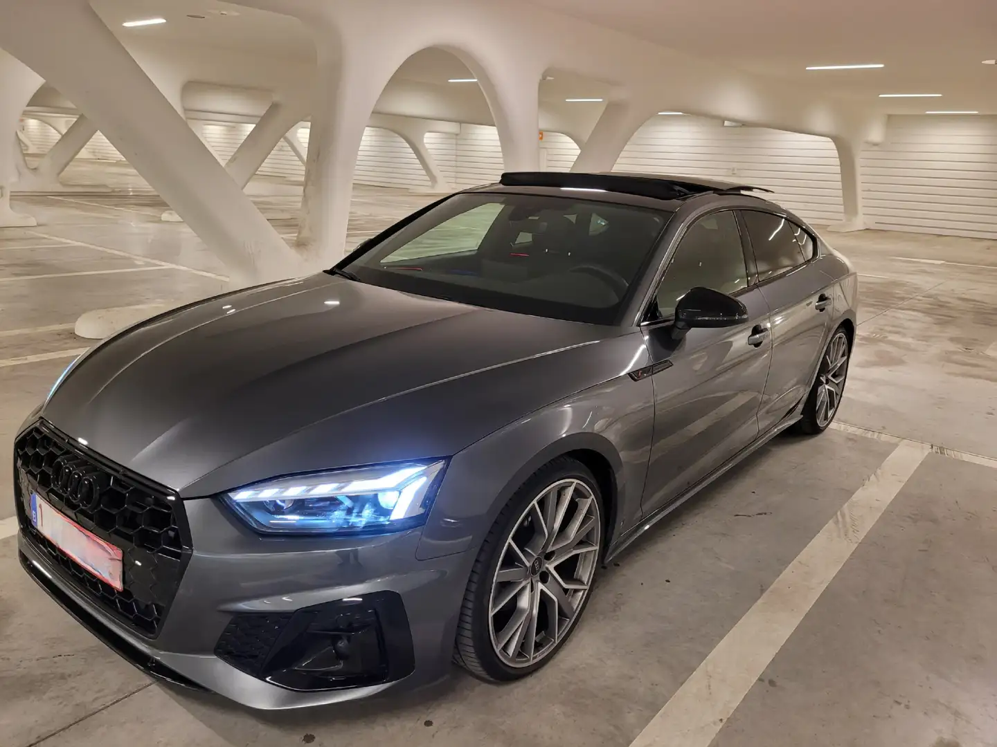 Audi A5 A5 Sportback 30 TDi Competition S tronic Grijs - 1