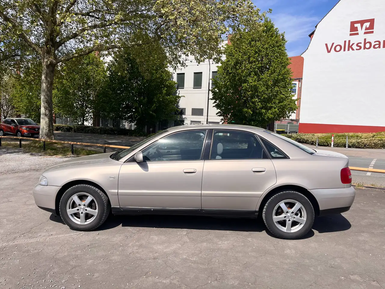Audi A4 1.8*AUTOMATIK*KLIMATRONIC*XENON*TÜV/AU*09/2028*, foto 3
