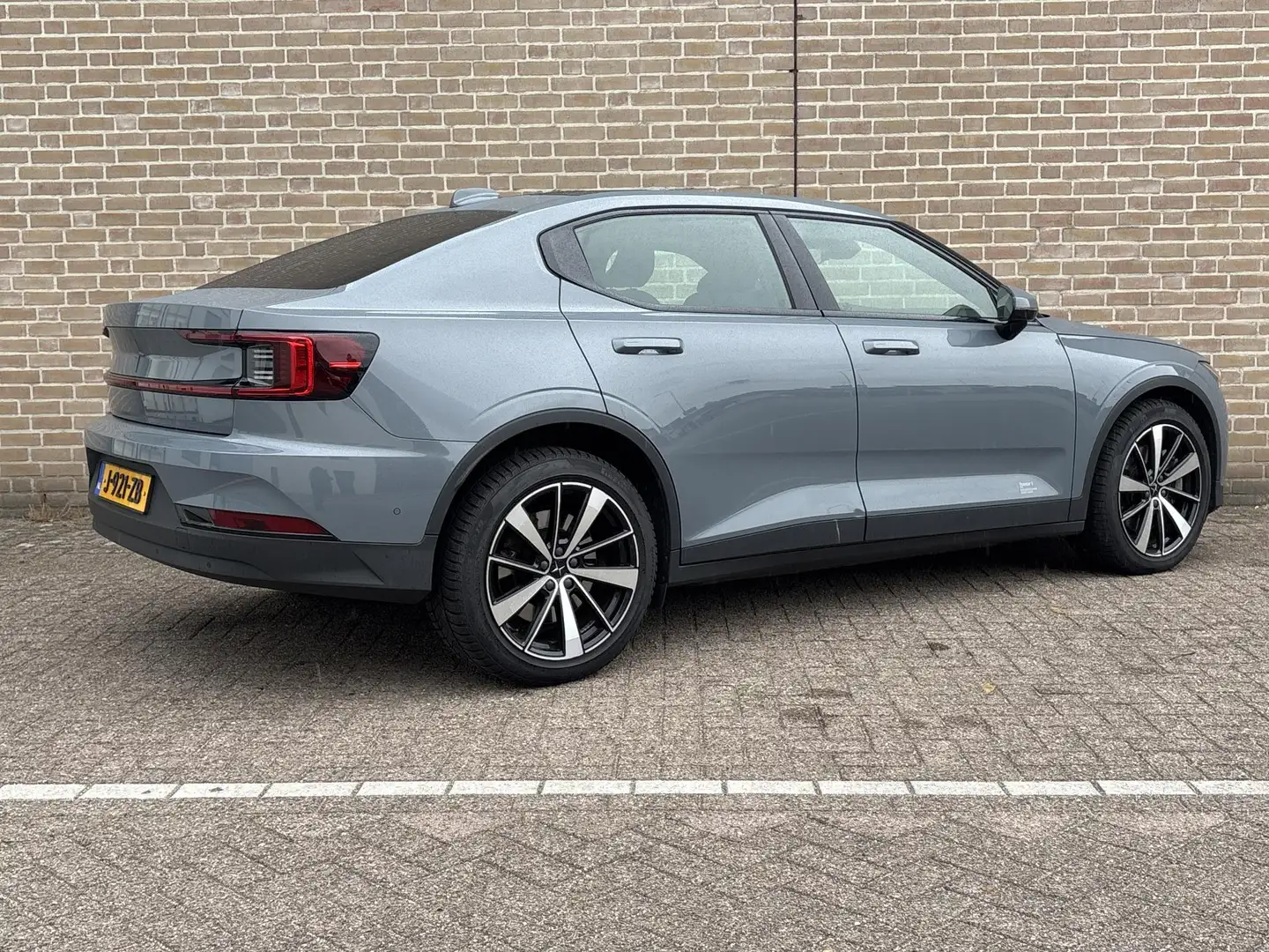Polestar 2 Long Range Dual Motor Launch Edition 78kWh € 16.90 Gris - 2