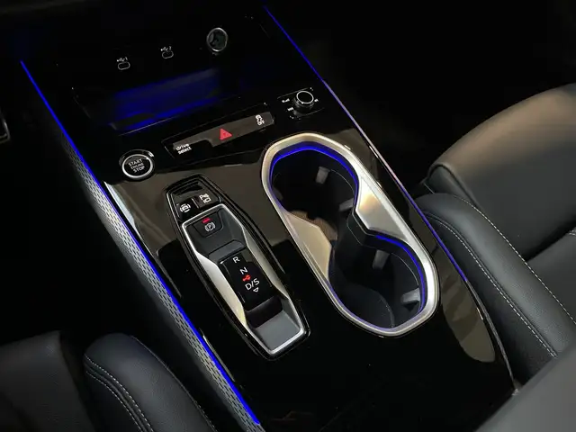 Audi A6 view 11