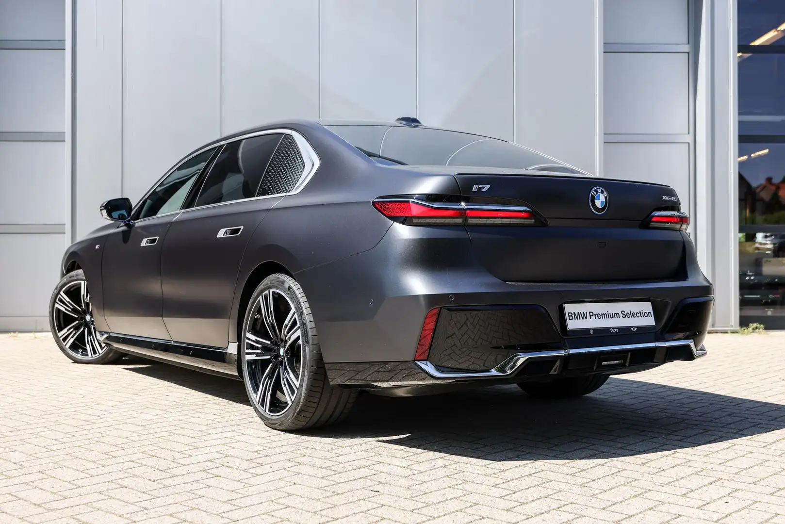 BMW i7 xDrive60 High Executive M Sport / Panoramadak Sky Grijs - 2