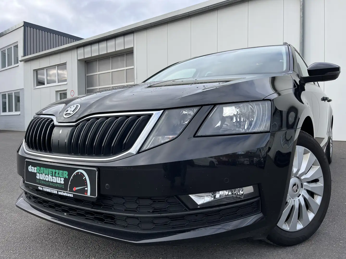 Skoda Octavia Combi 1.6 TDI Ambition 87€ m. 20% Anzahlung Navi Schwarz - 1